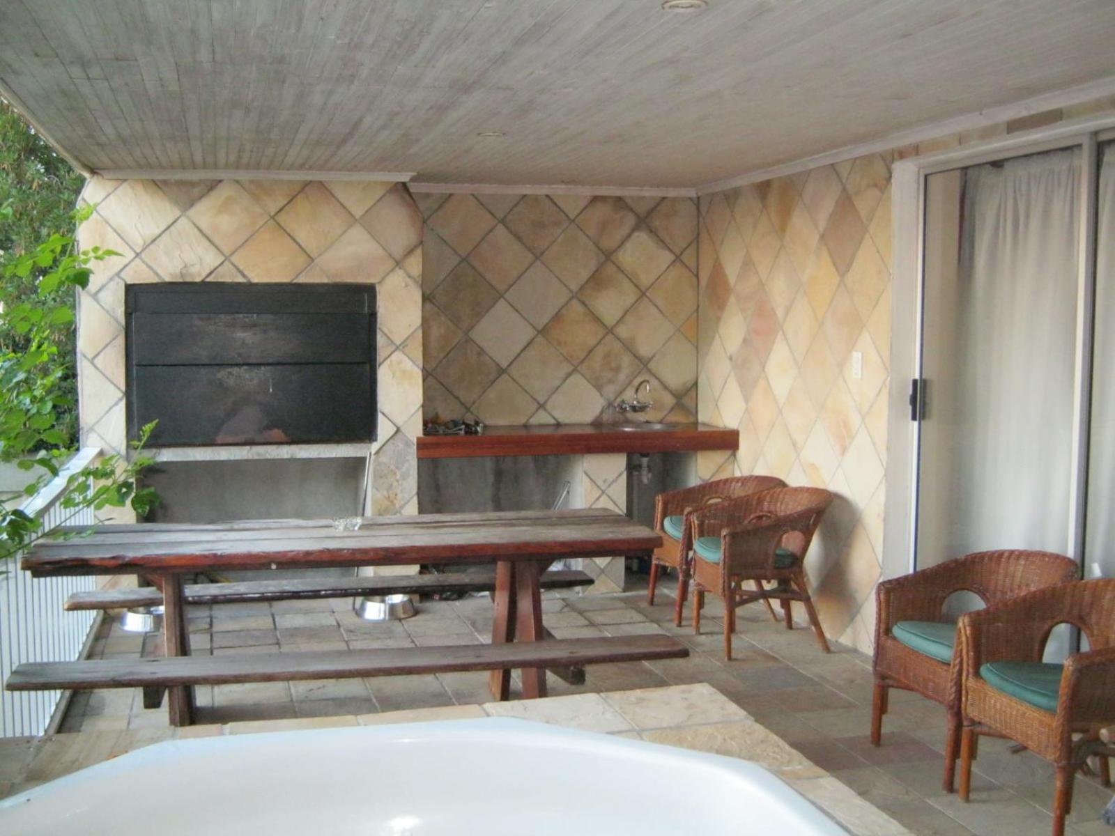 Deluxe Double Room (2 Adults + 1 Child) photo 1