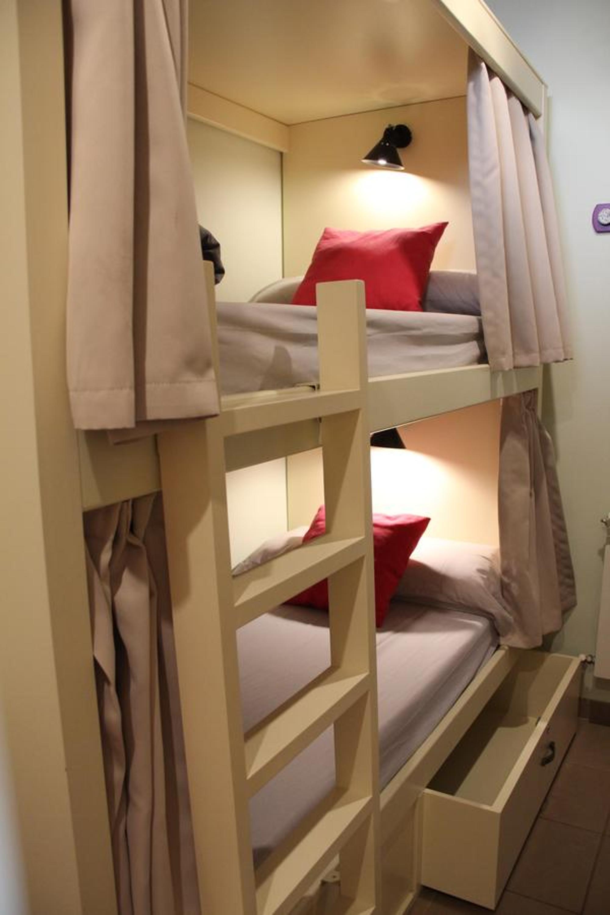 Quadruple Room - Disability Access photo 3