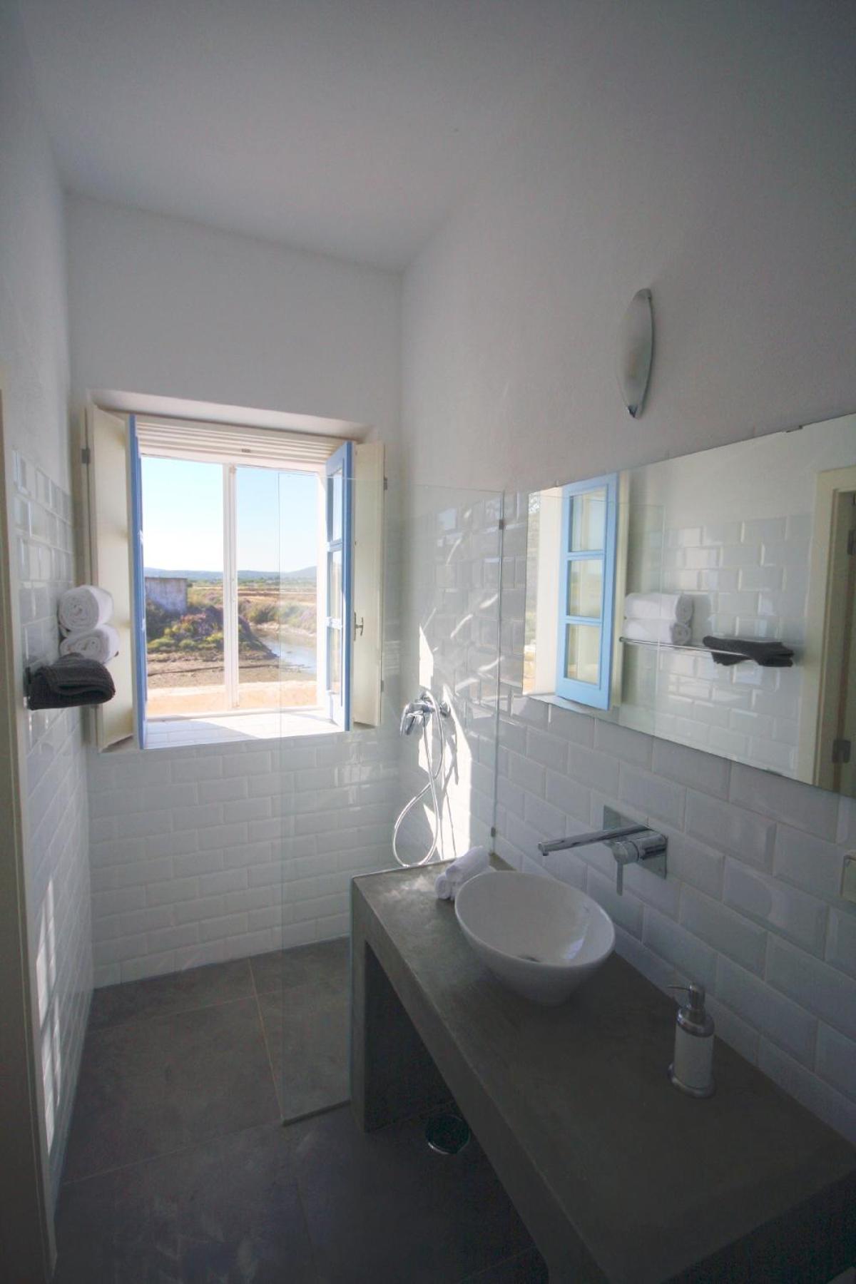 Deluxe Double Room with Shower photo 3