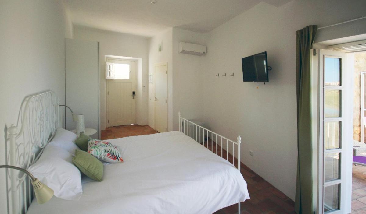 Deluxe Double Room with Balcony and Sea View photo 2