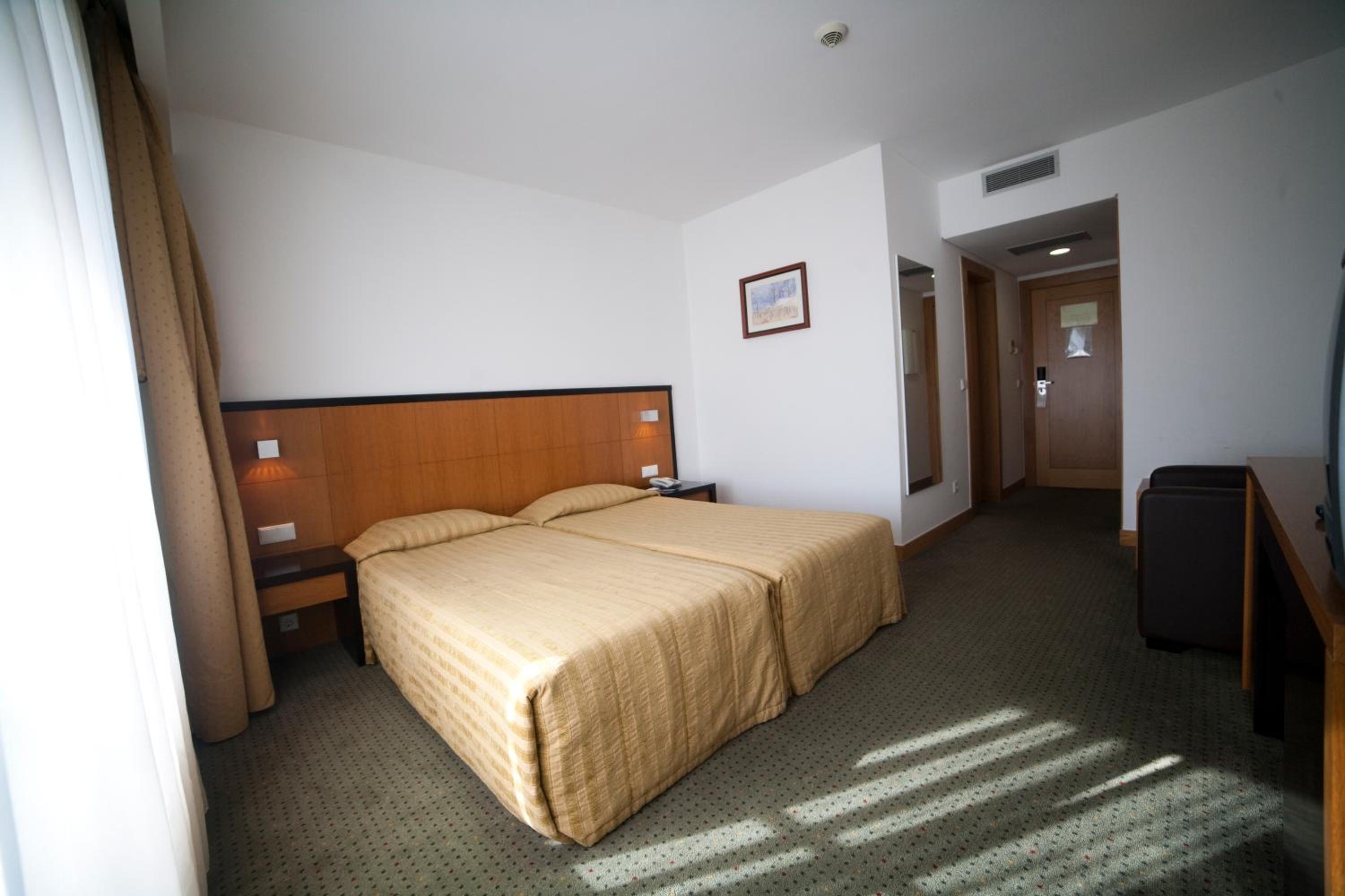 Twin Room - Photo 5