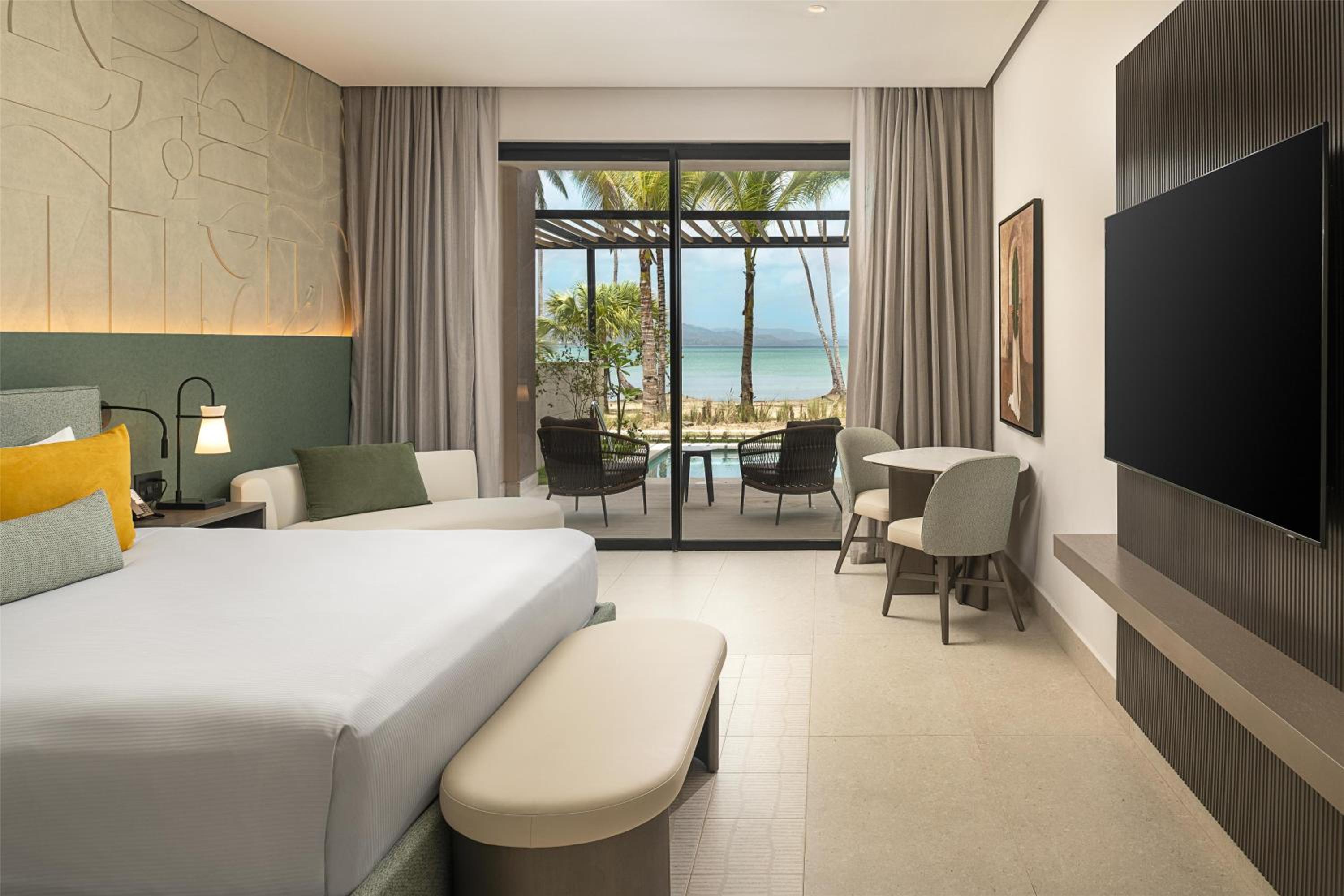 King Room with Ocean Front View - Plunge Pool