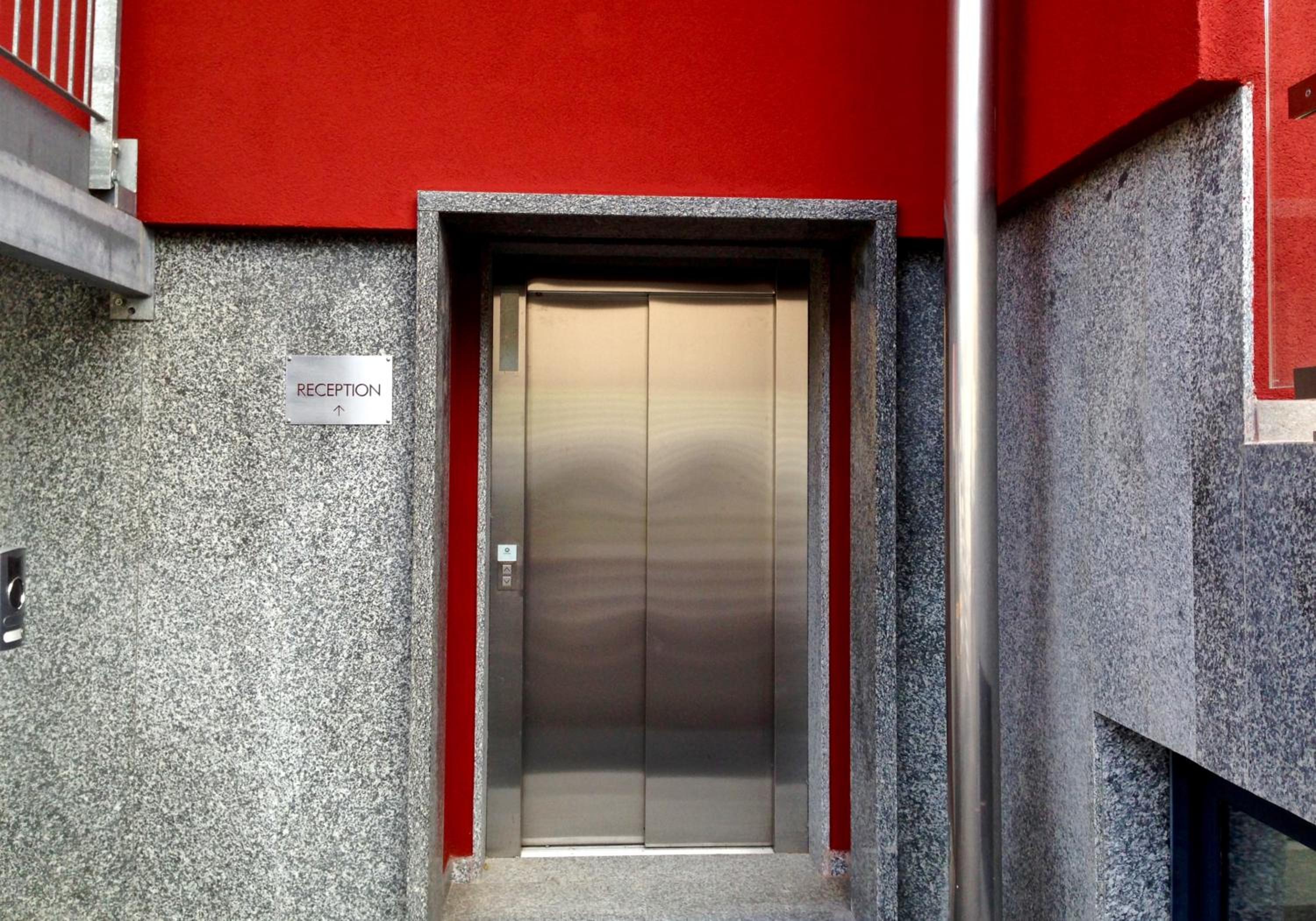 Twin Room - Disability Access photo 2
