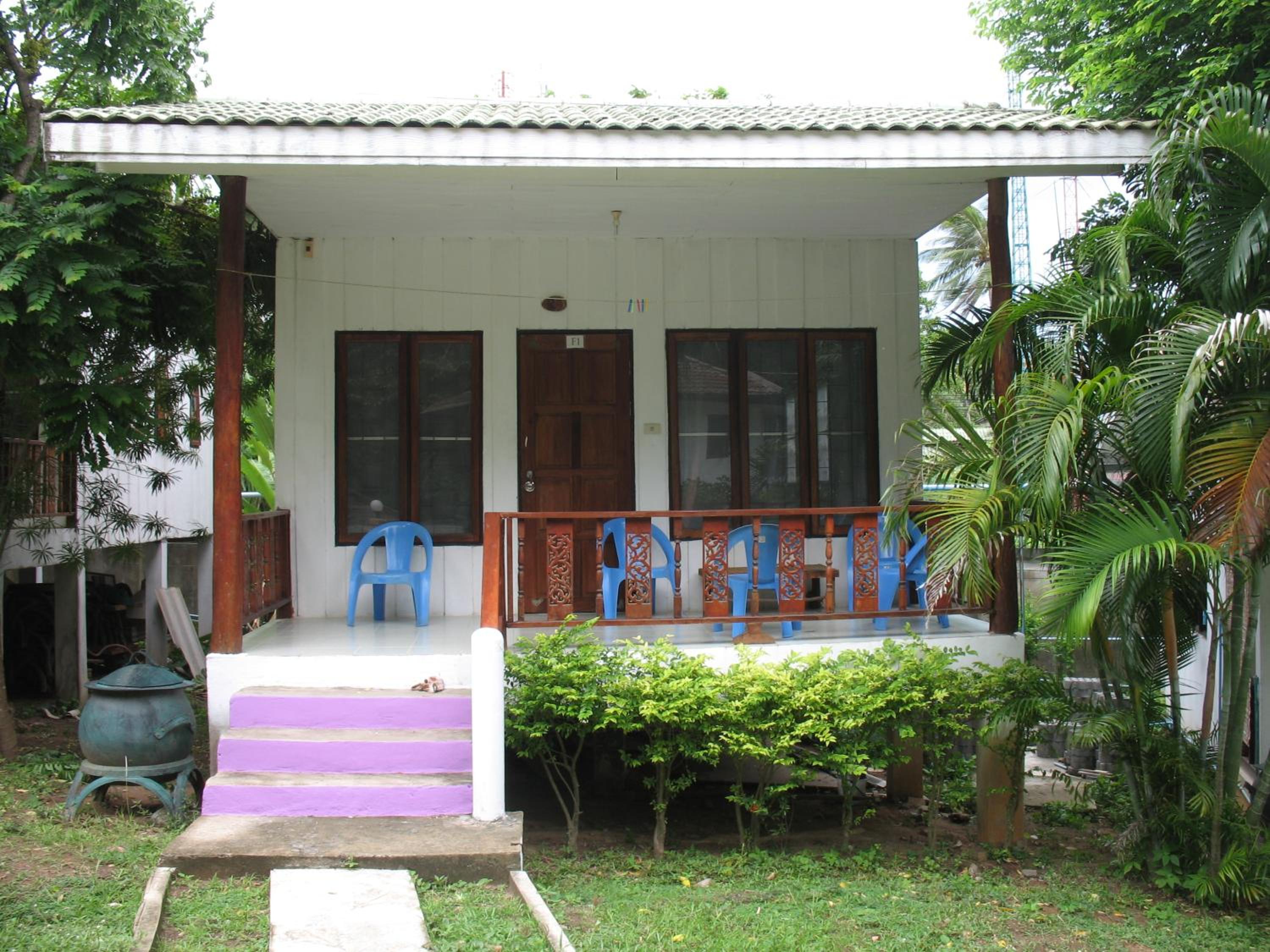 Bungalow 4 Single Bed Room with Air-Conditioning photo 2