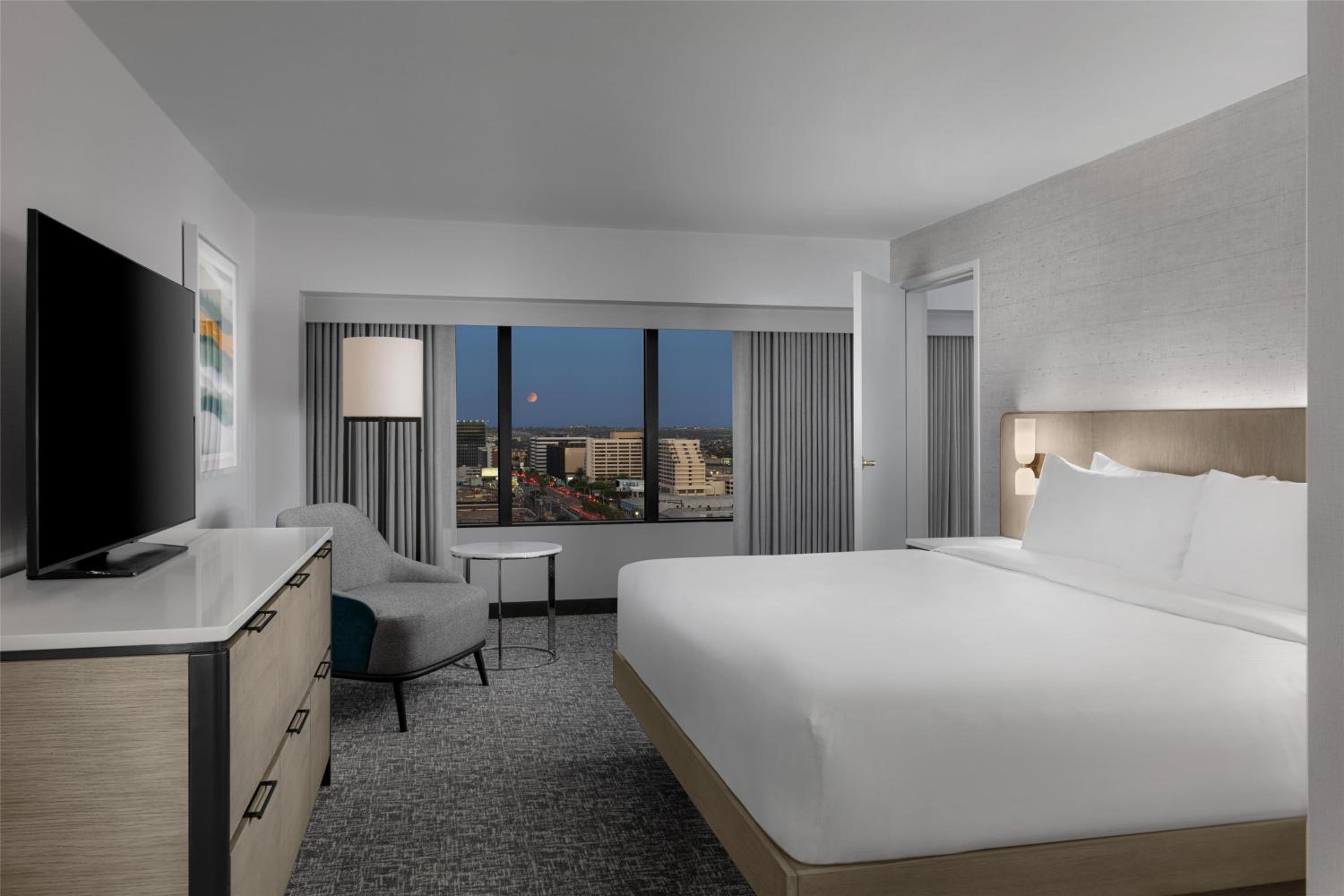 Superior King Suite - Hearing Accessible photo 1