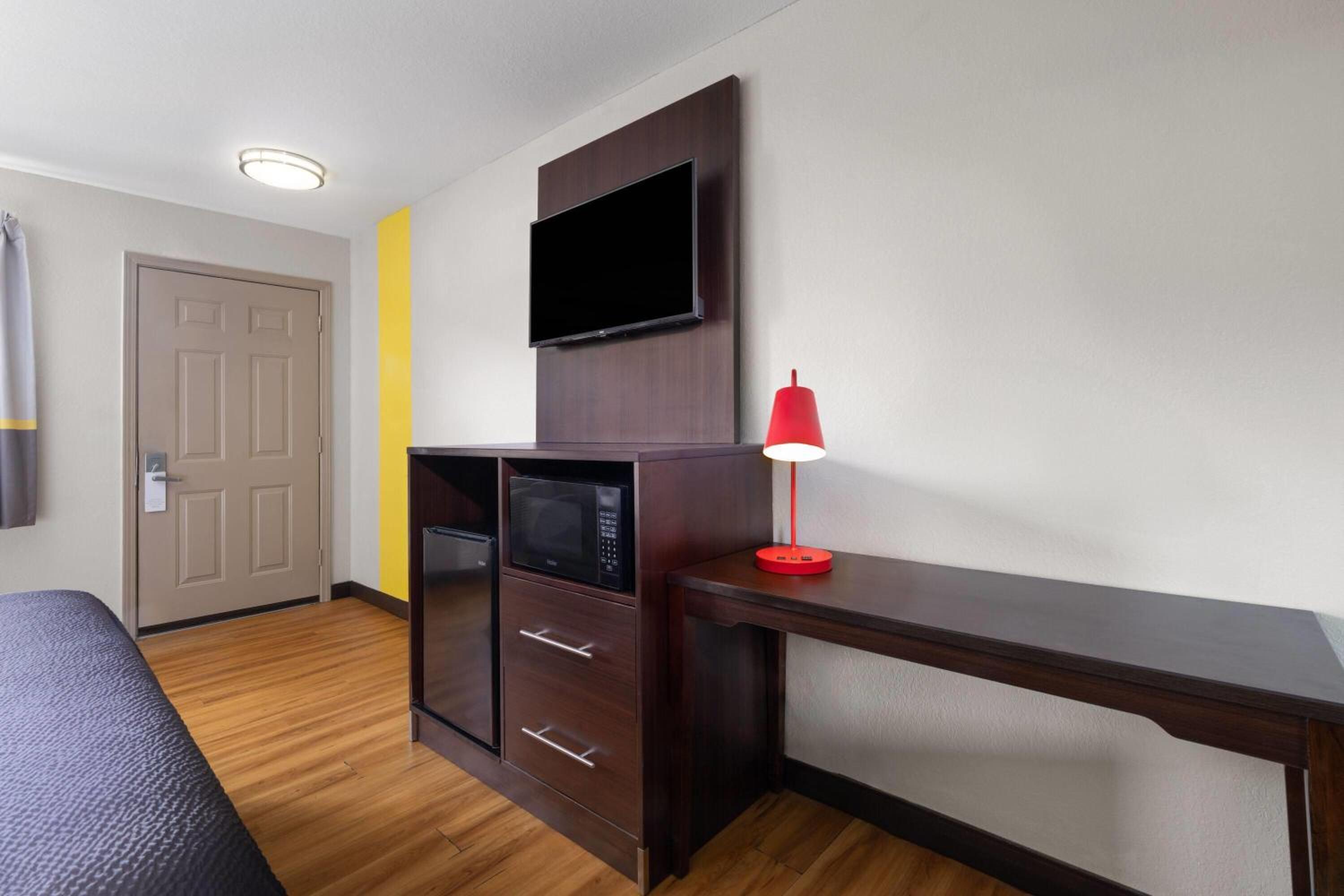 King Room with Bathtub with Grab Bars - Mobility Accessible/Non-Smoking