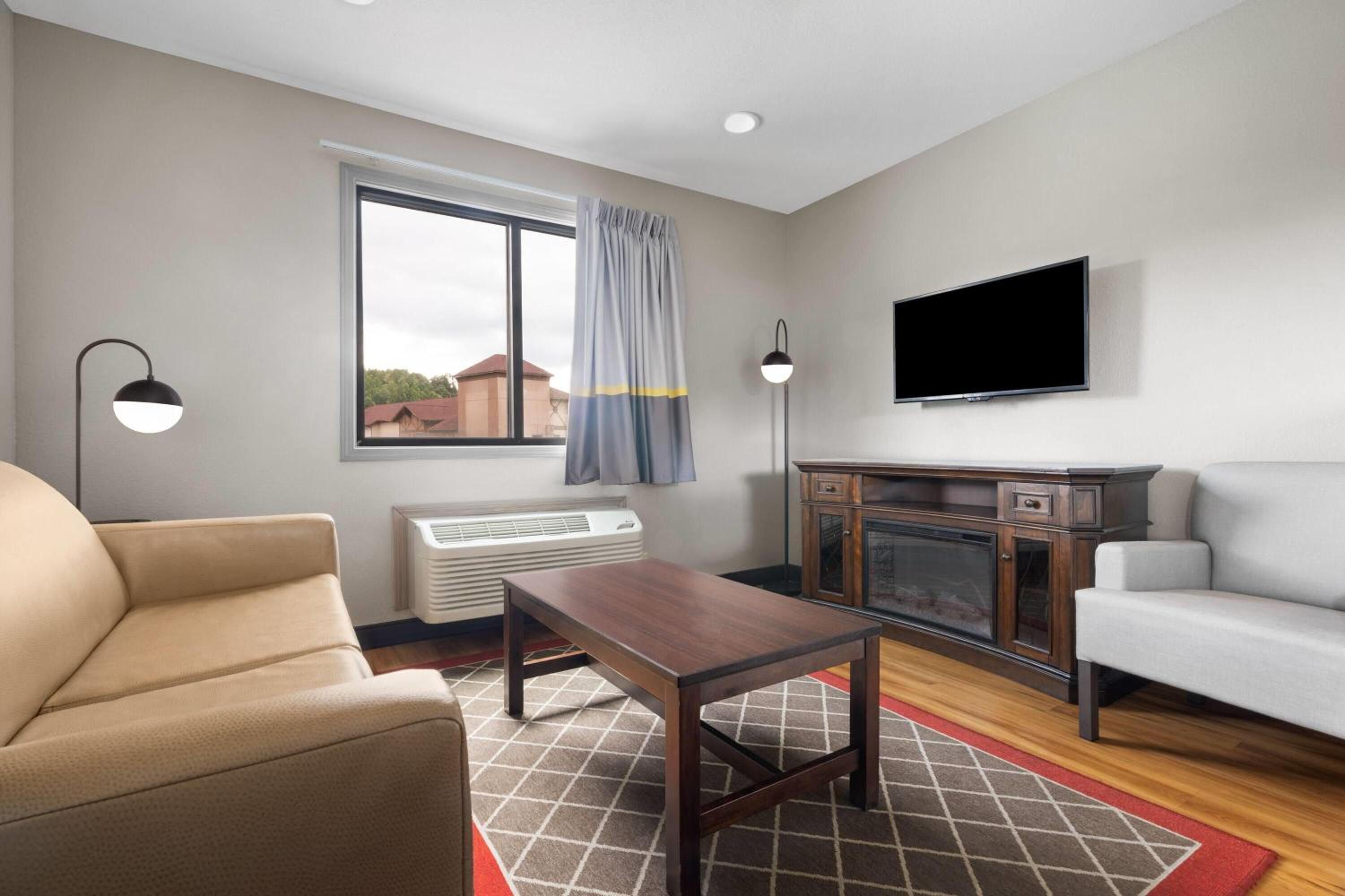 King Studio Suite - Non-Smoking photo 1
