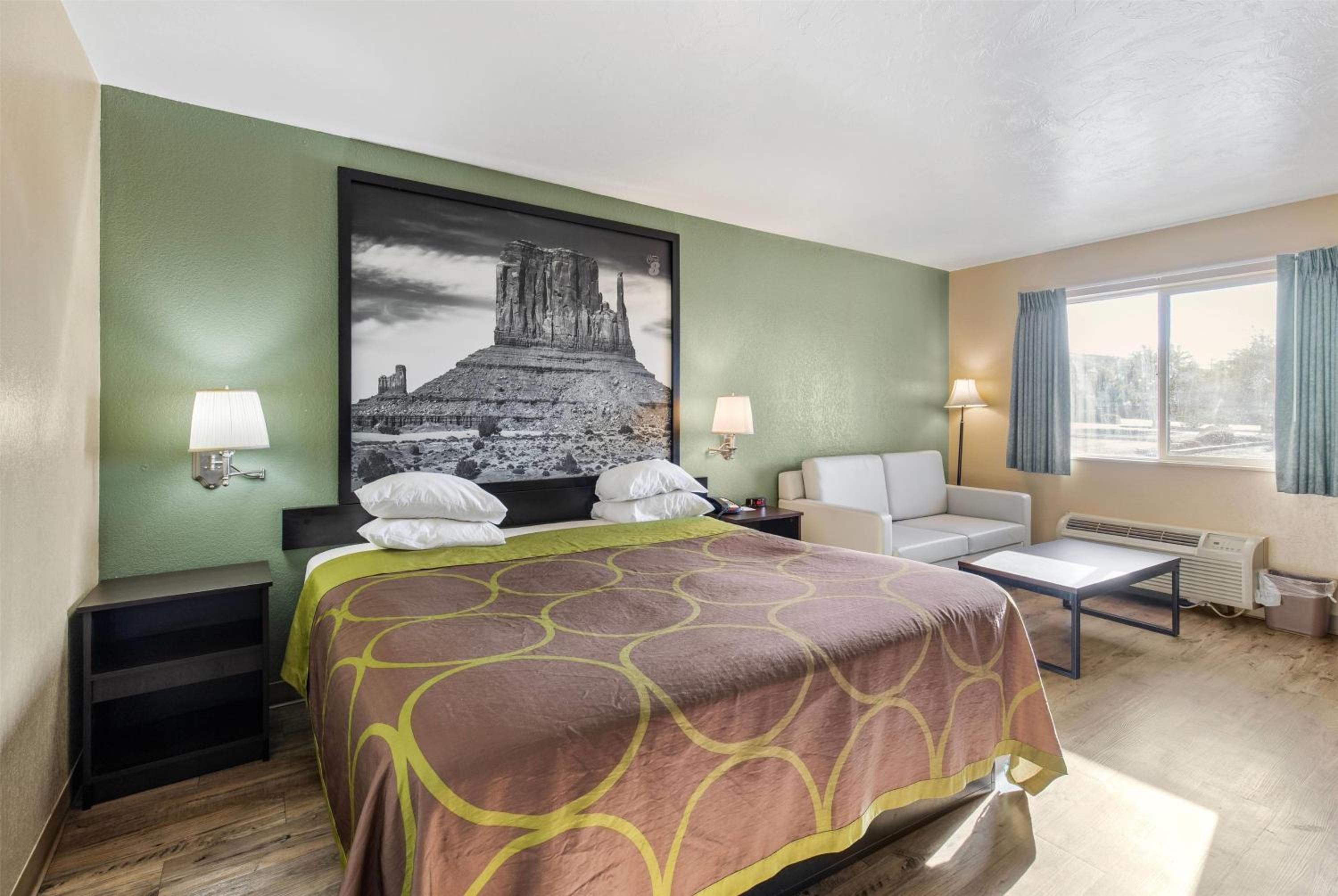 1 King Bed, Efficiency Room, Non-Smoking - Photo 2