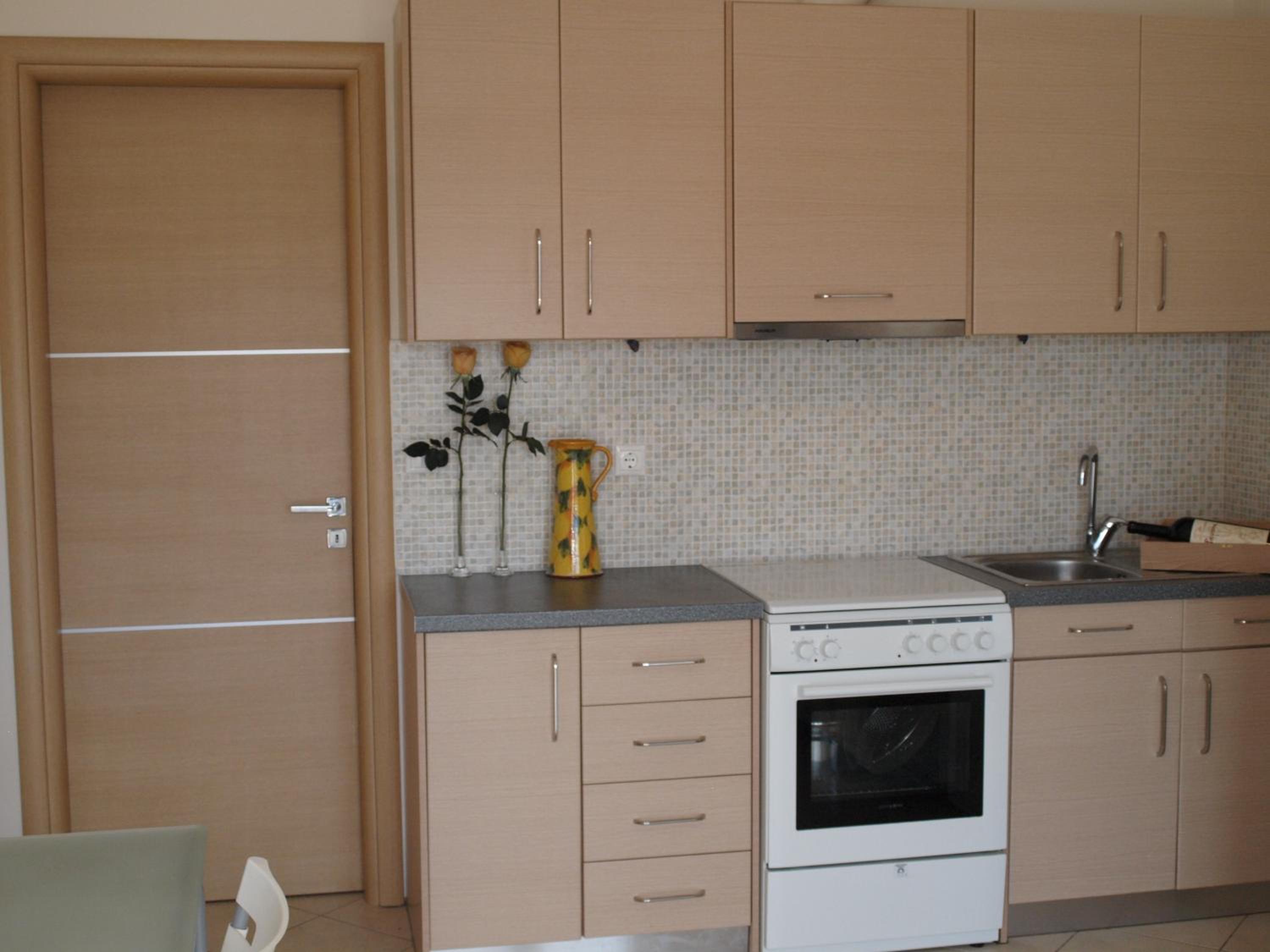 Apartment with Balcony - Photo 6