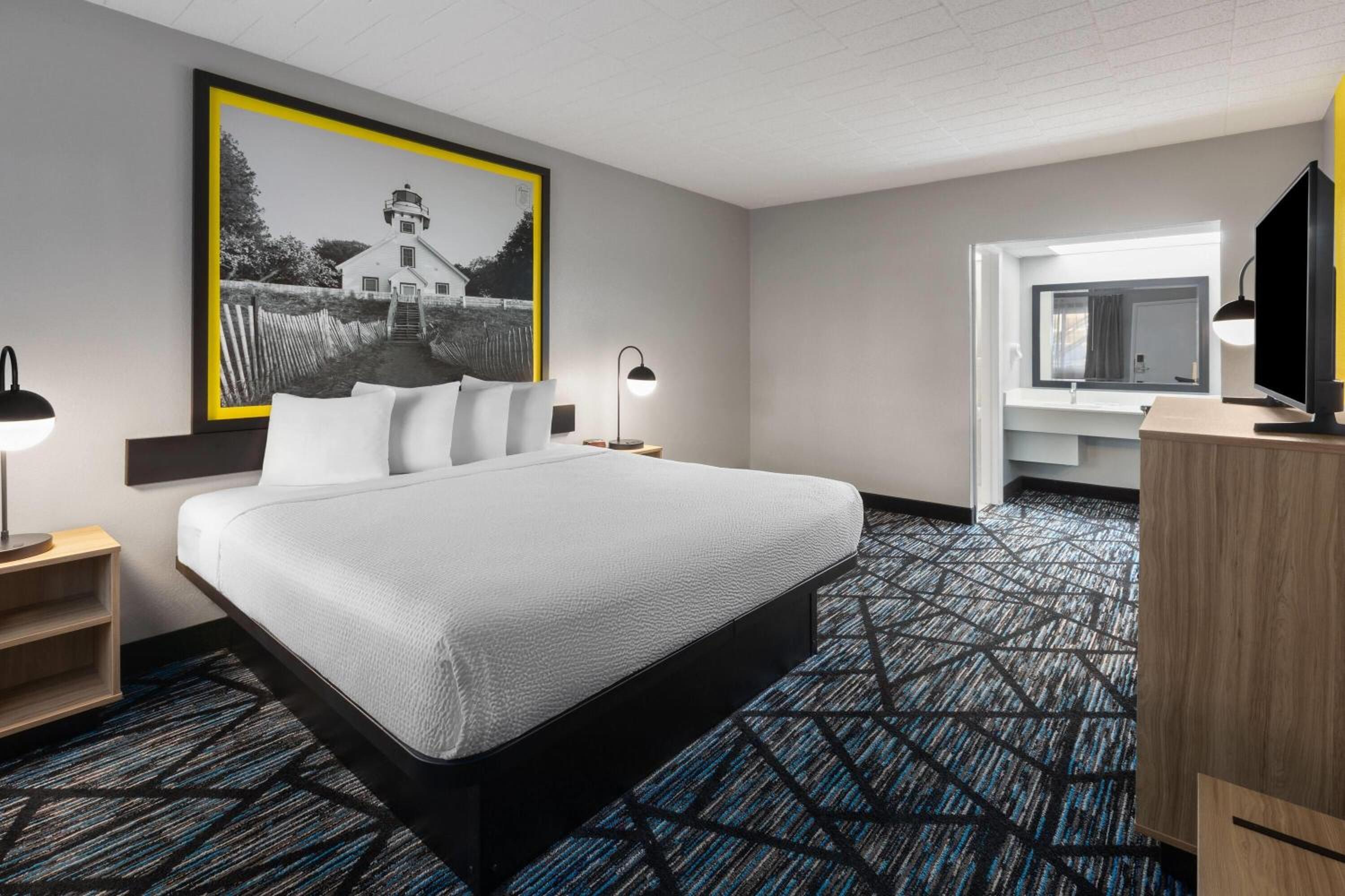 King Room - Non-Smoking - Photo 1