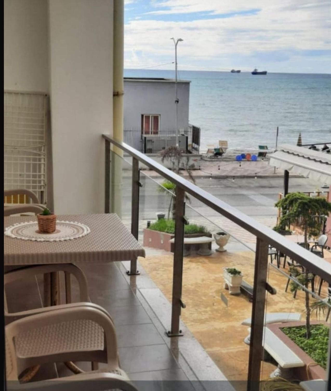 Deluxe One-Bedroom Apartment with Ocean View photo 2