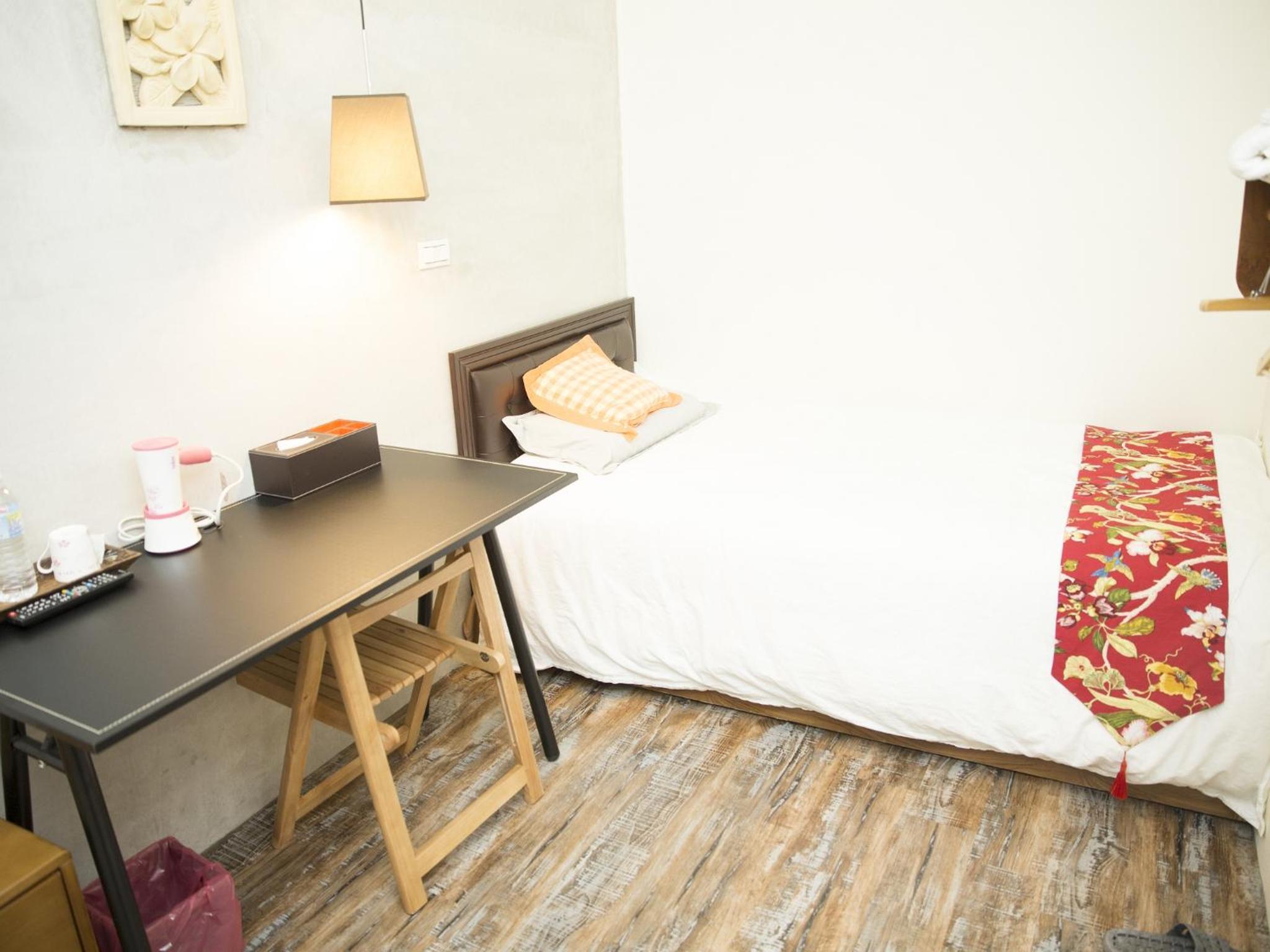 Budget Single Room photo 3