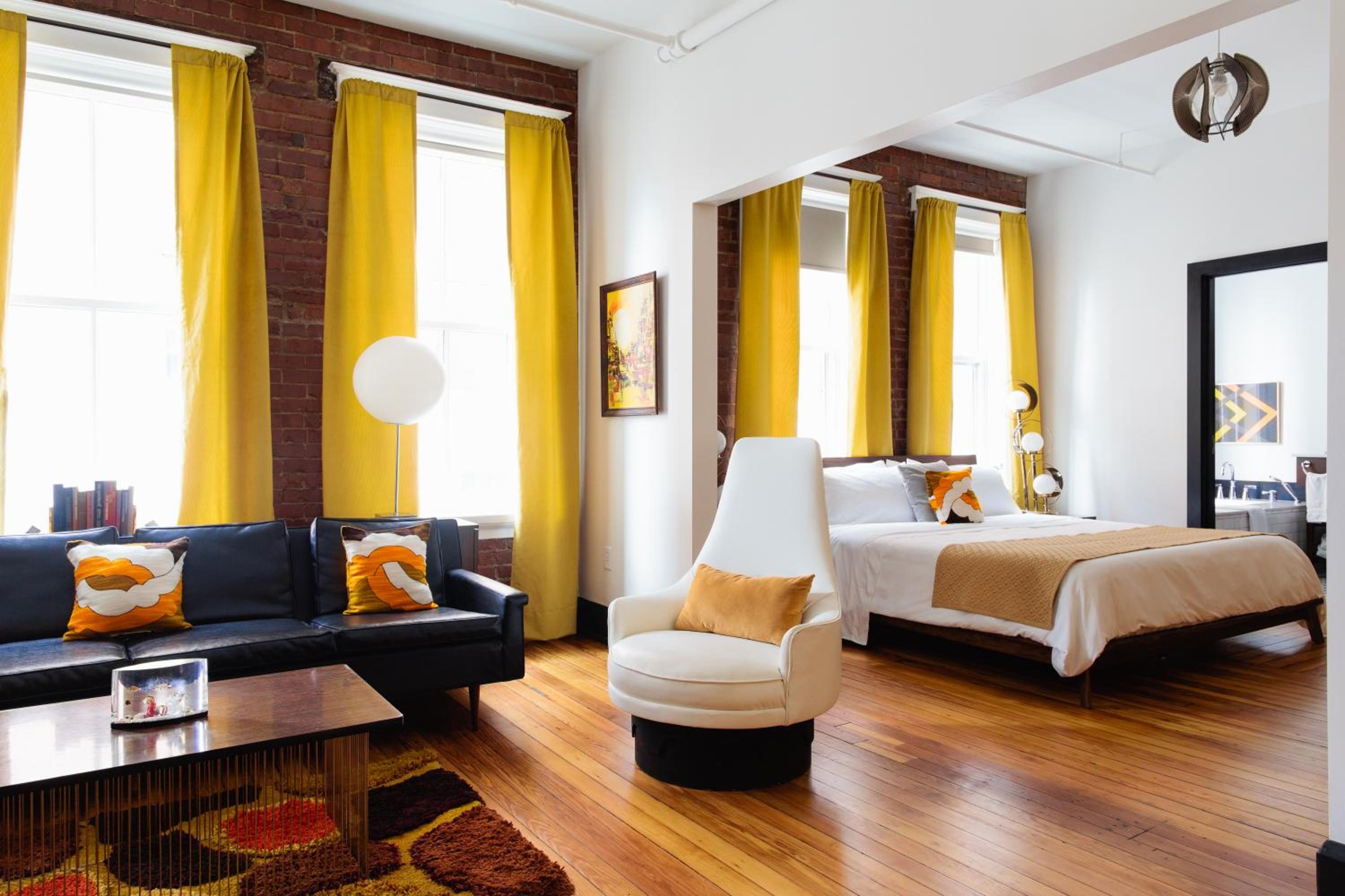 Executive Suite - The Mod - Photo 3