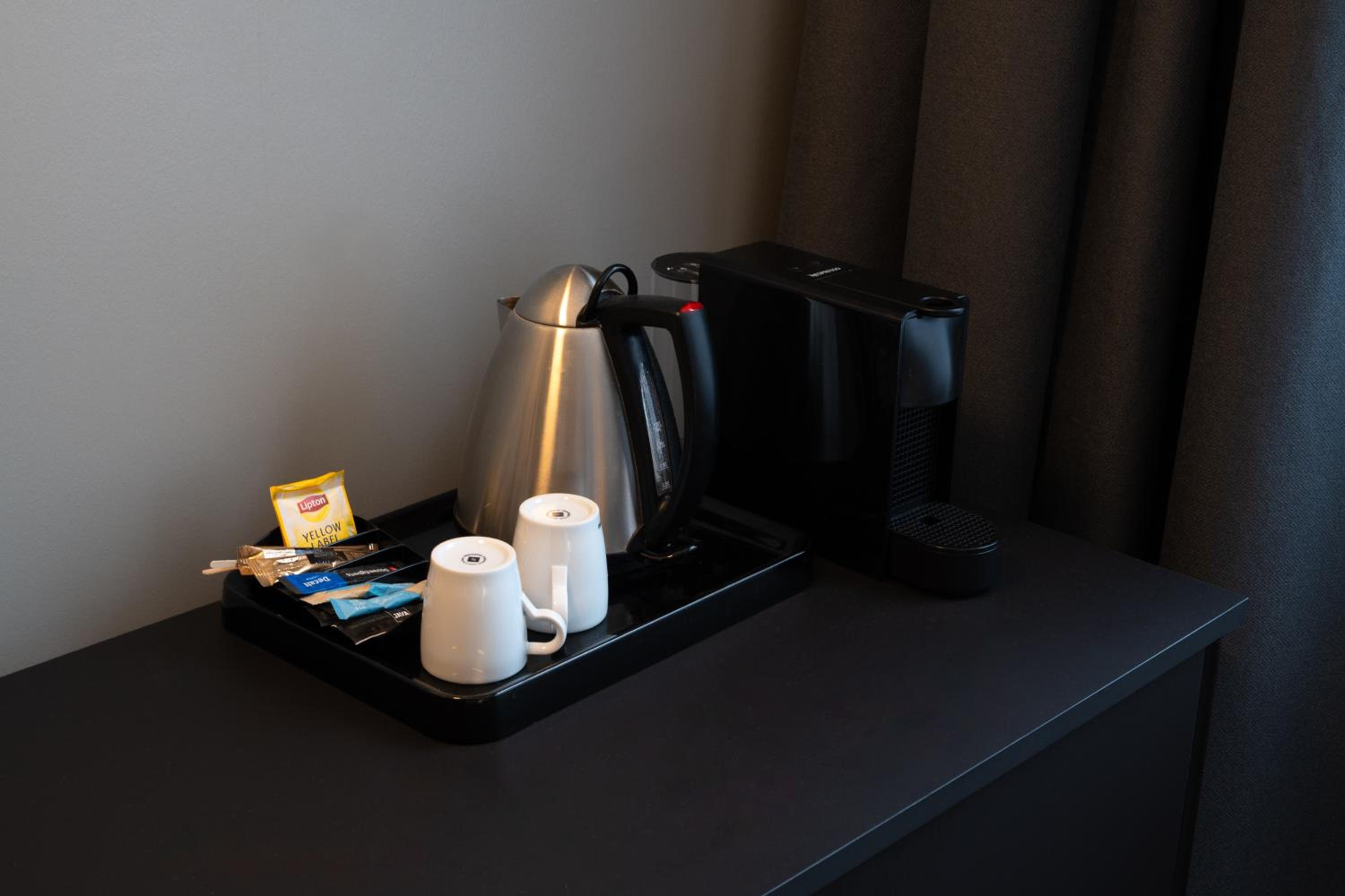 Superior King Room - City side - Photo 9