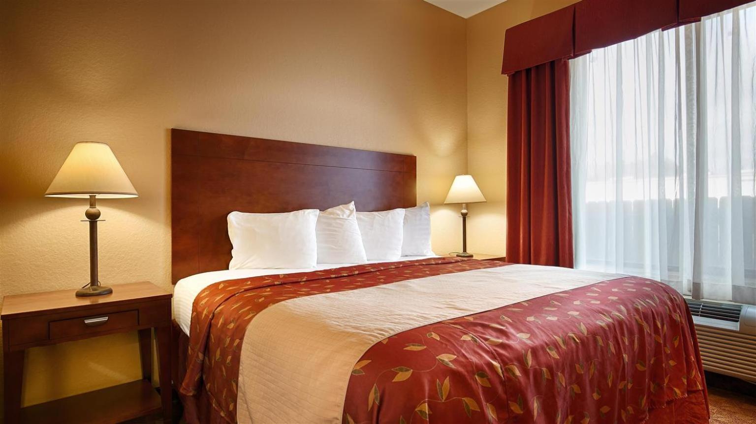 1 King Bed Non Smoking - Photo 1