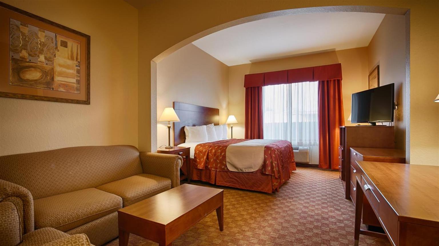 1 King Bed Suite Non Smoking - Photo 1