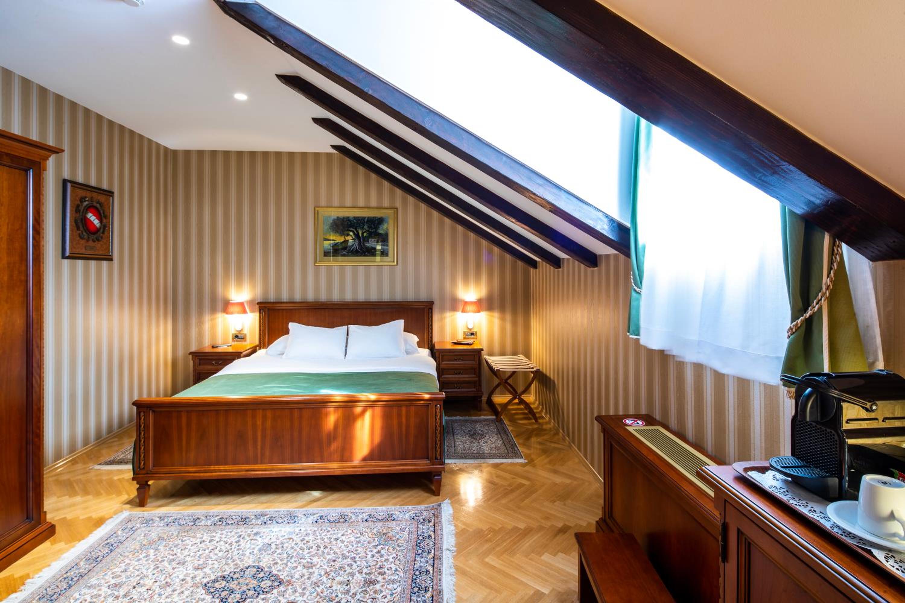 Elegant Loft Room photo 1