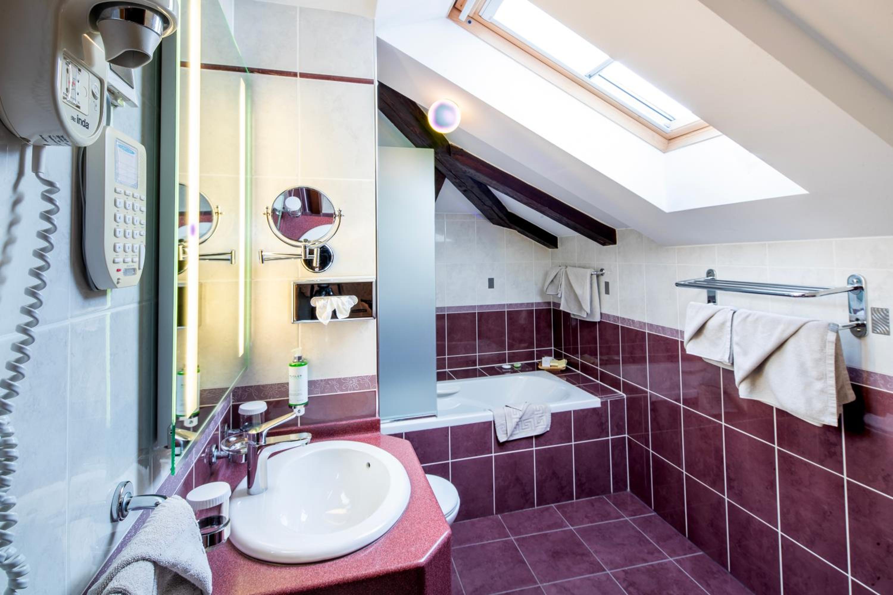 Elegant Loft Room photo 3