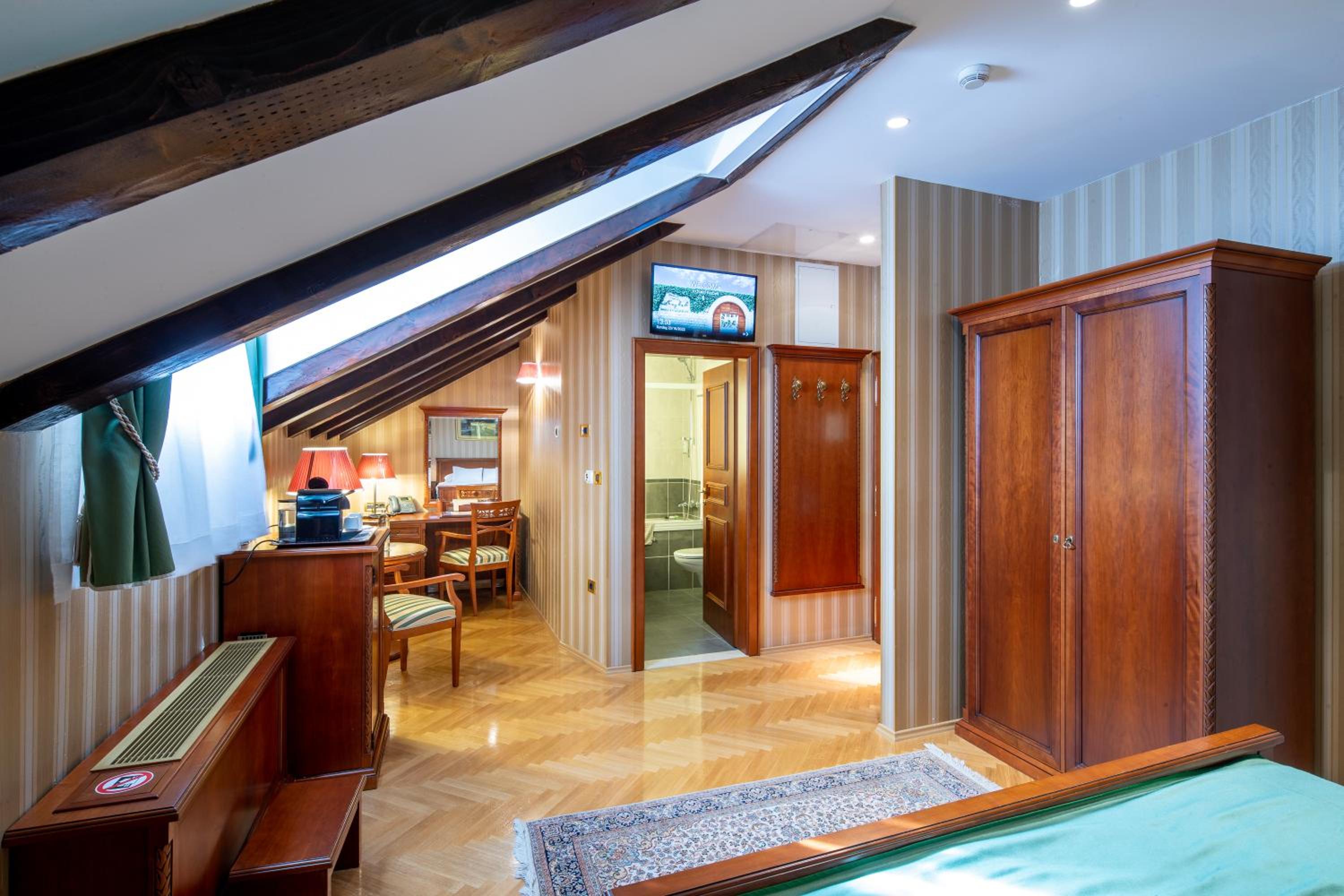 Elegant Loft Room photo 2