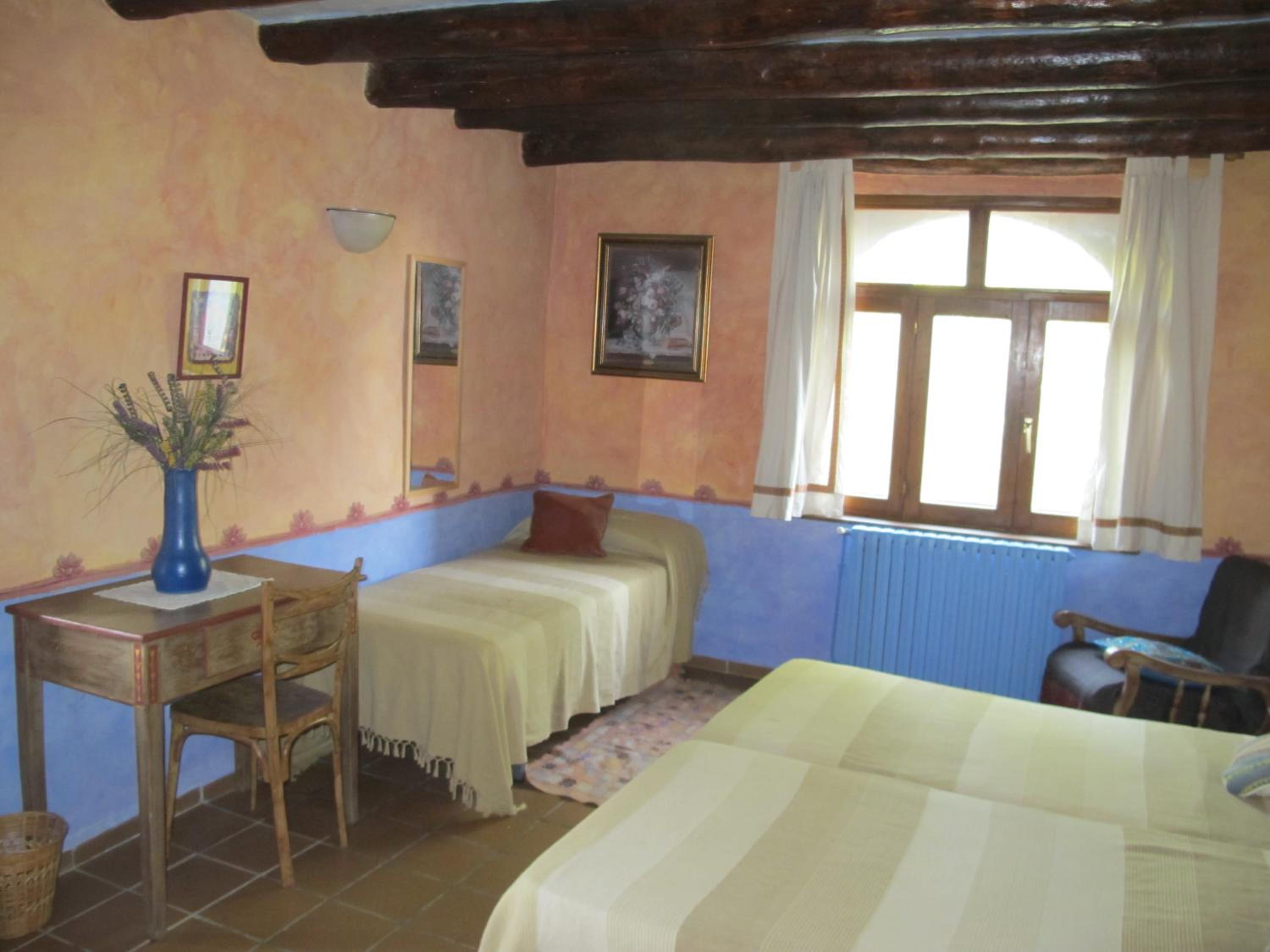 Twin Room - Photo 3
