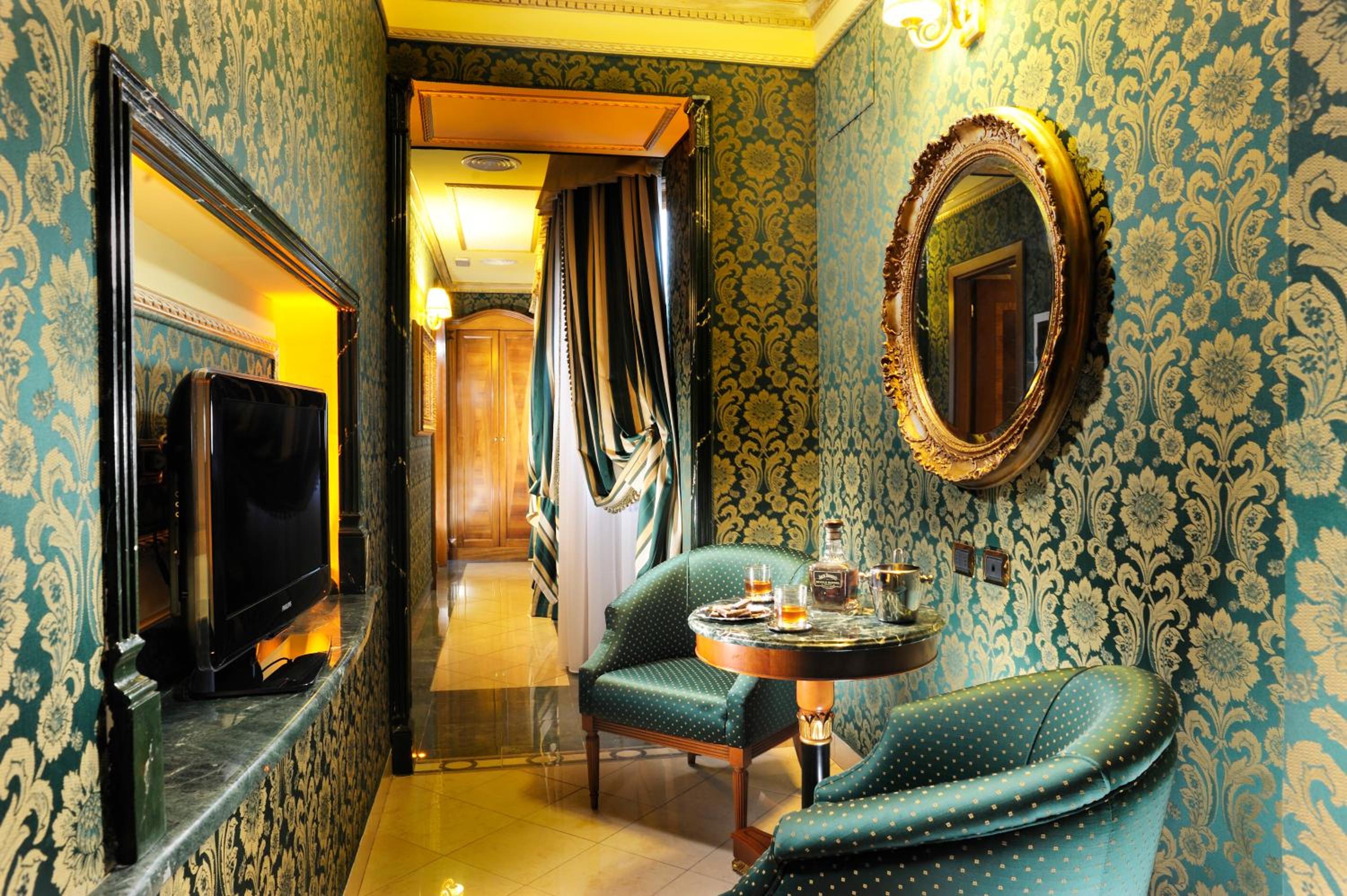 Luxury Quadruple Room thumbnail 6