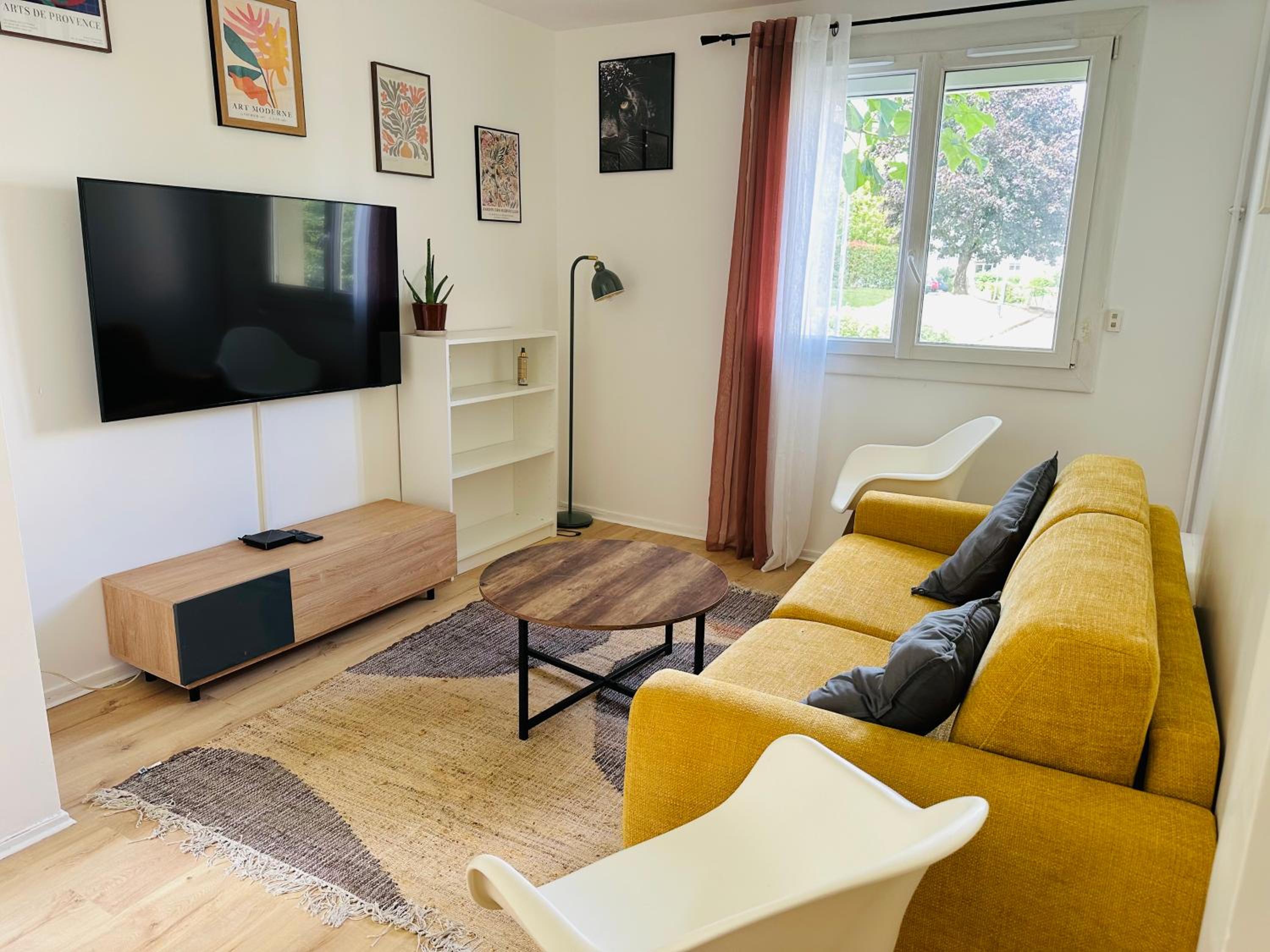 One-Bedroom Apartment photo 1