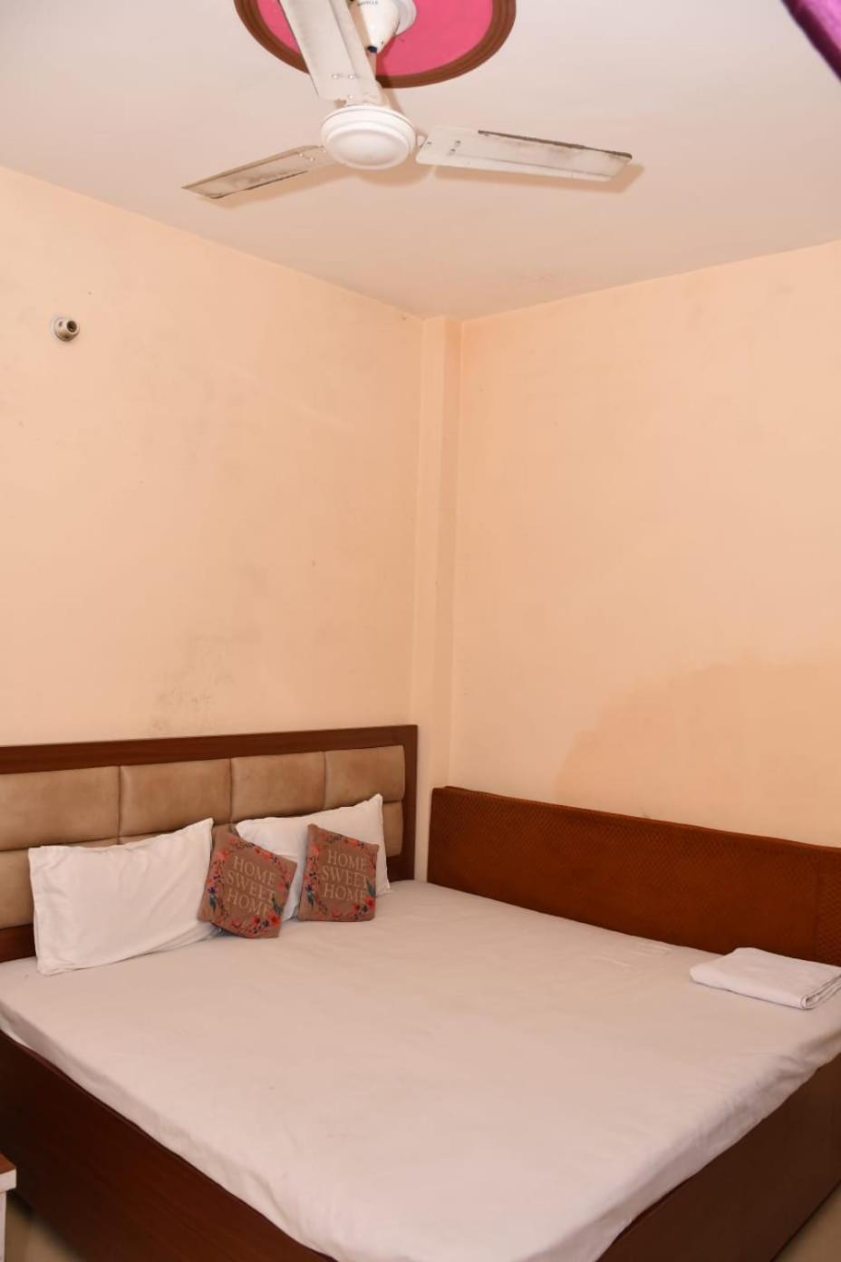 Standard Double Room with Fan photo 3