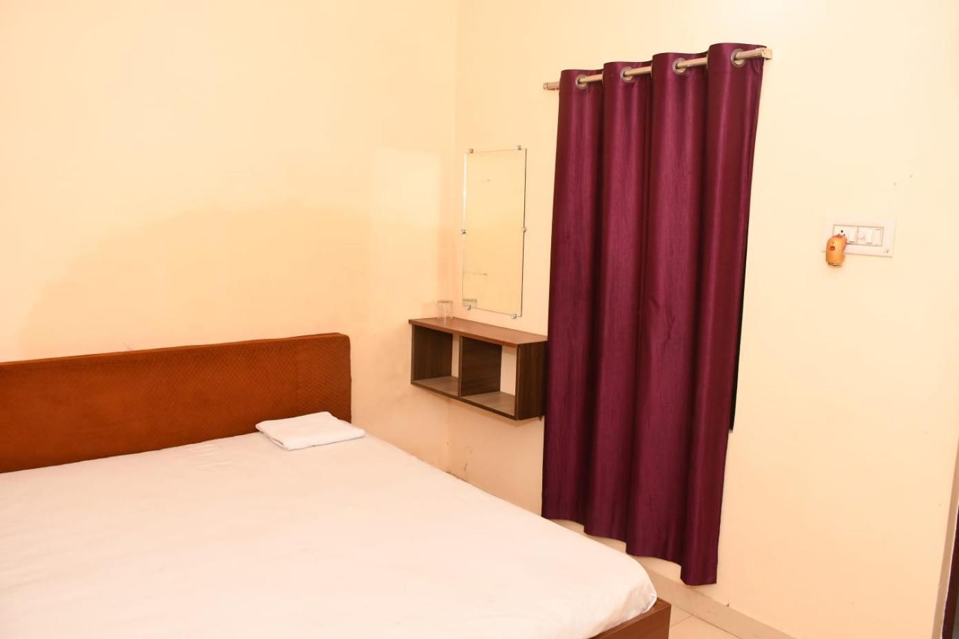 Standard Double Room with Fan photo 2