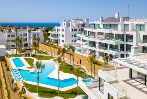 Two-Bedroom Apartment with View photo 2