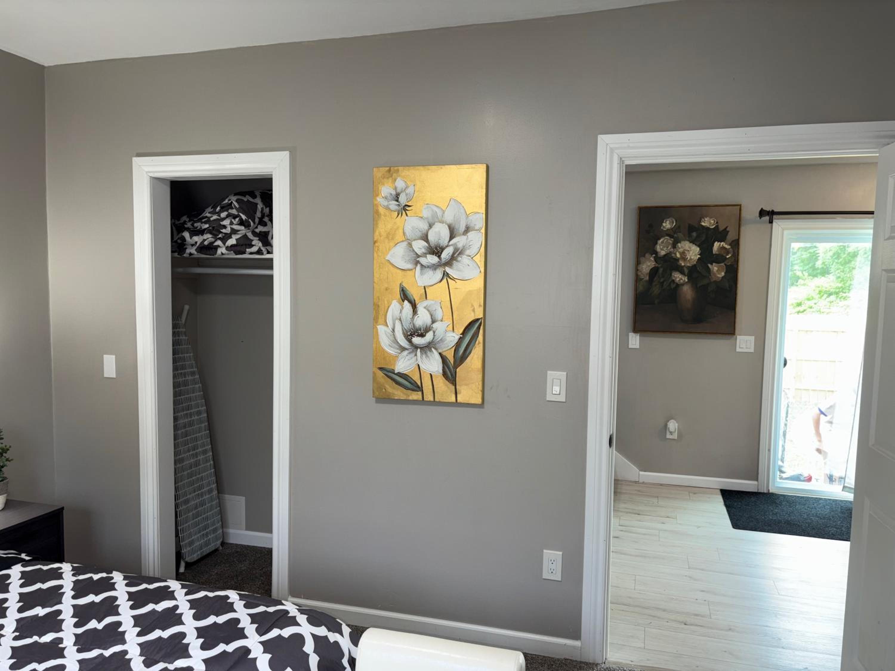 Three-Bedroom Apartment photo 2