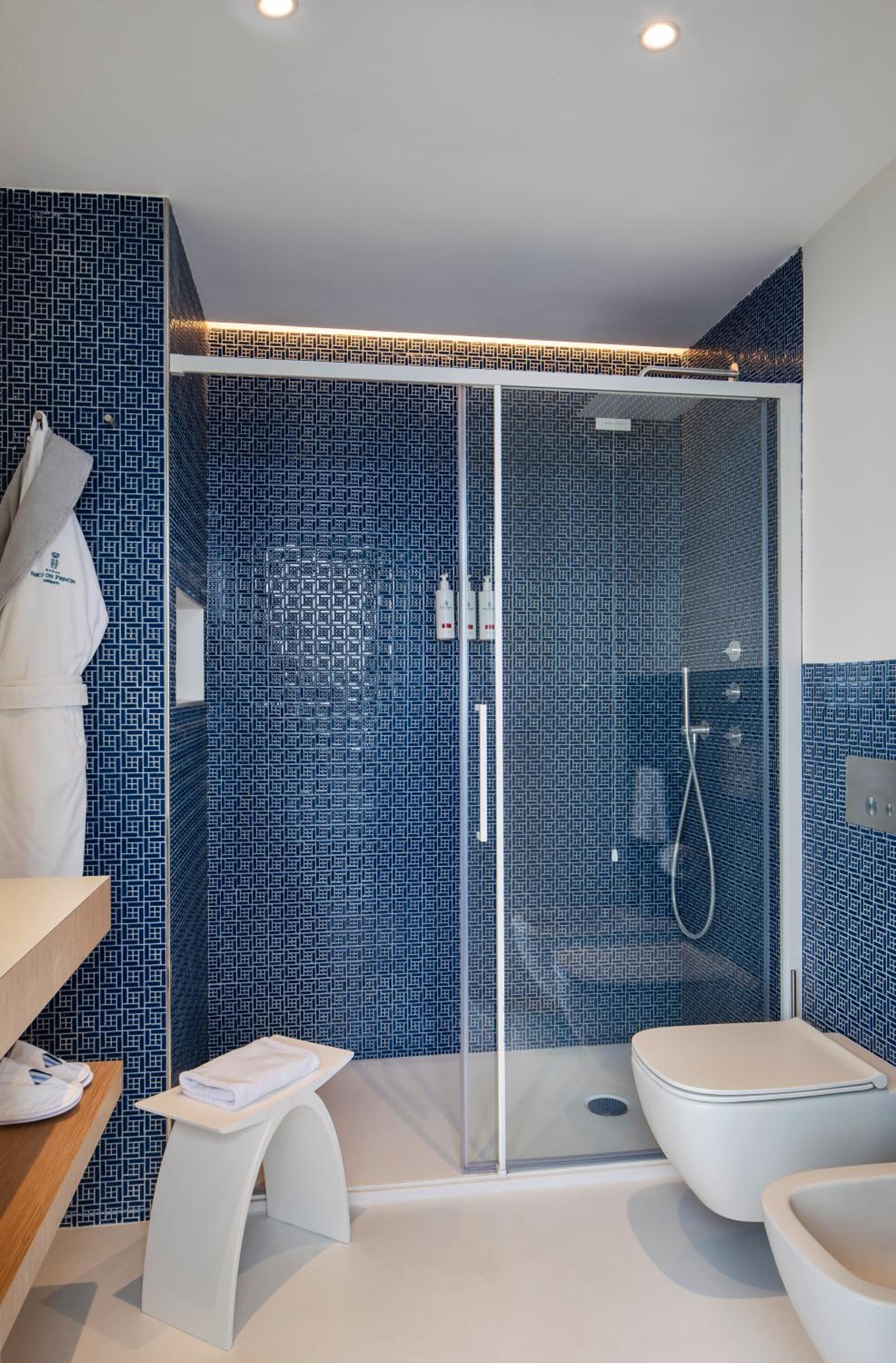 Deluxe Triple Room with 3 Adults Occupancy (Non Smoking) thumbnail 6