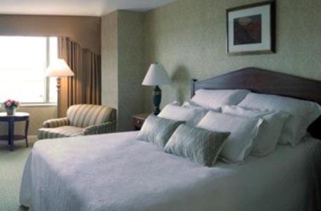 Deluxe King Room - Non-Smoking