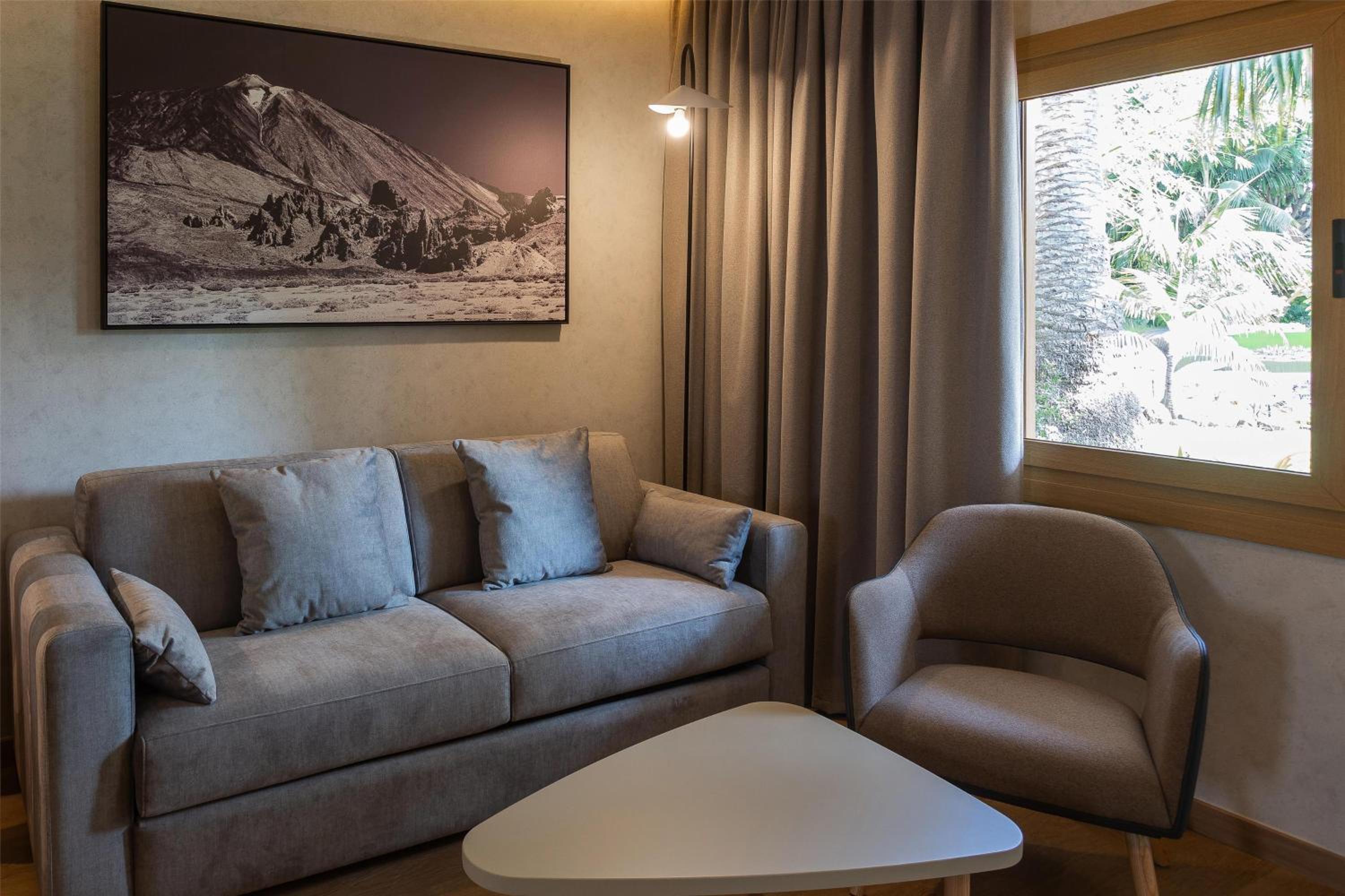 One-Bedroom Apartment - Photo 3