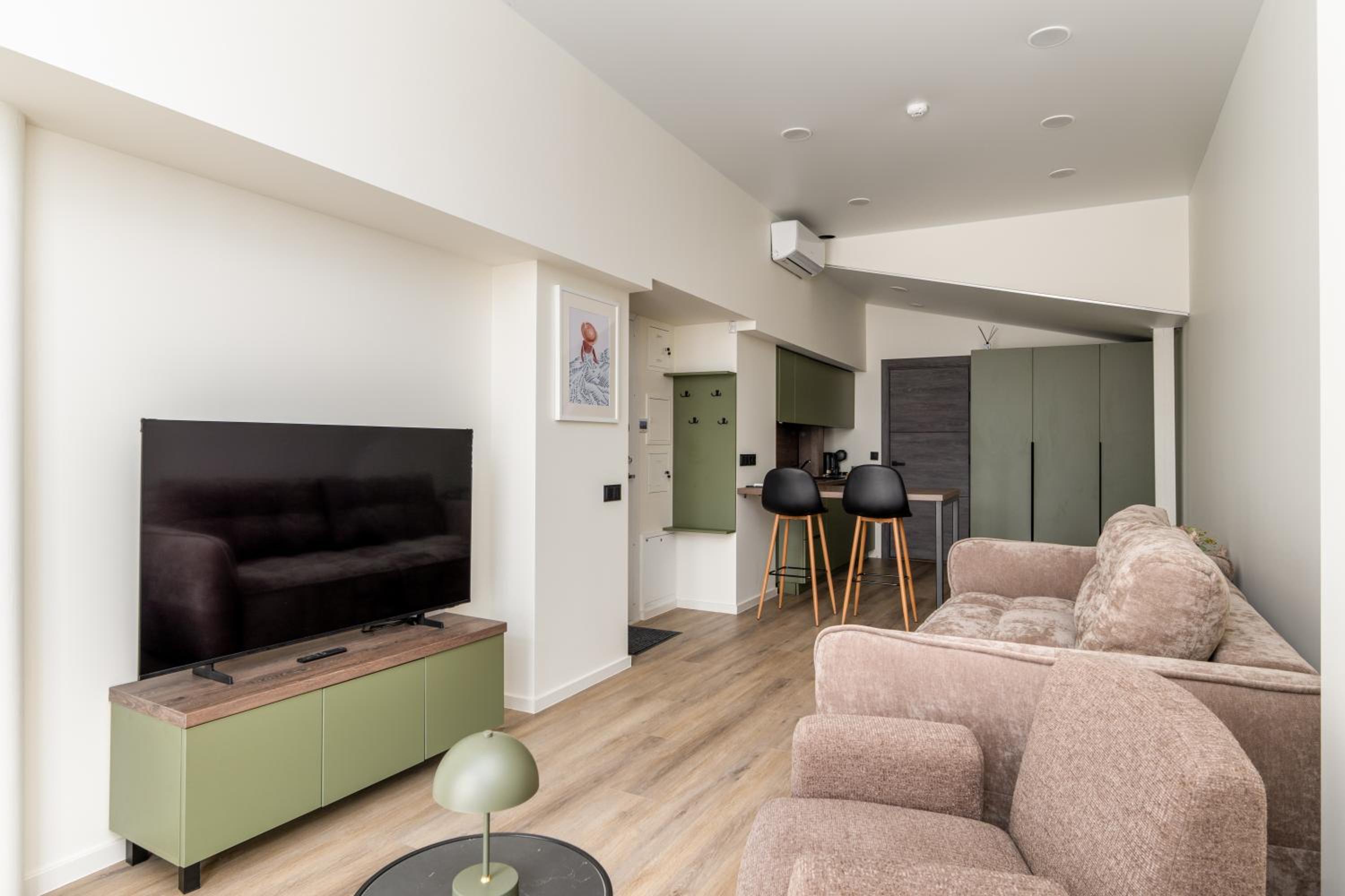 Apartment with Balcony photo 1