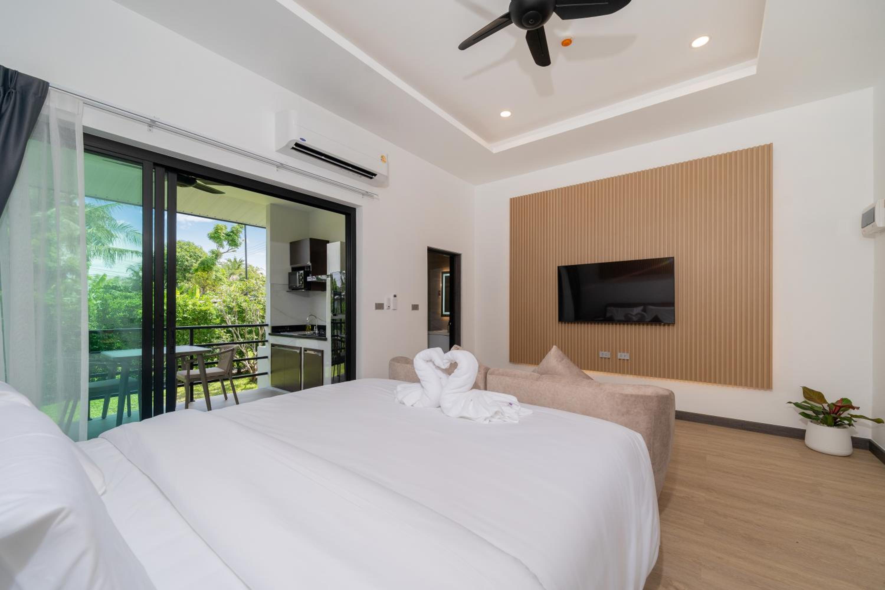 Deluxe Double Room with Balcony