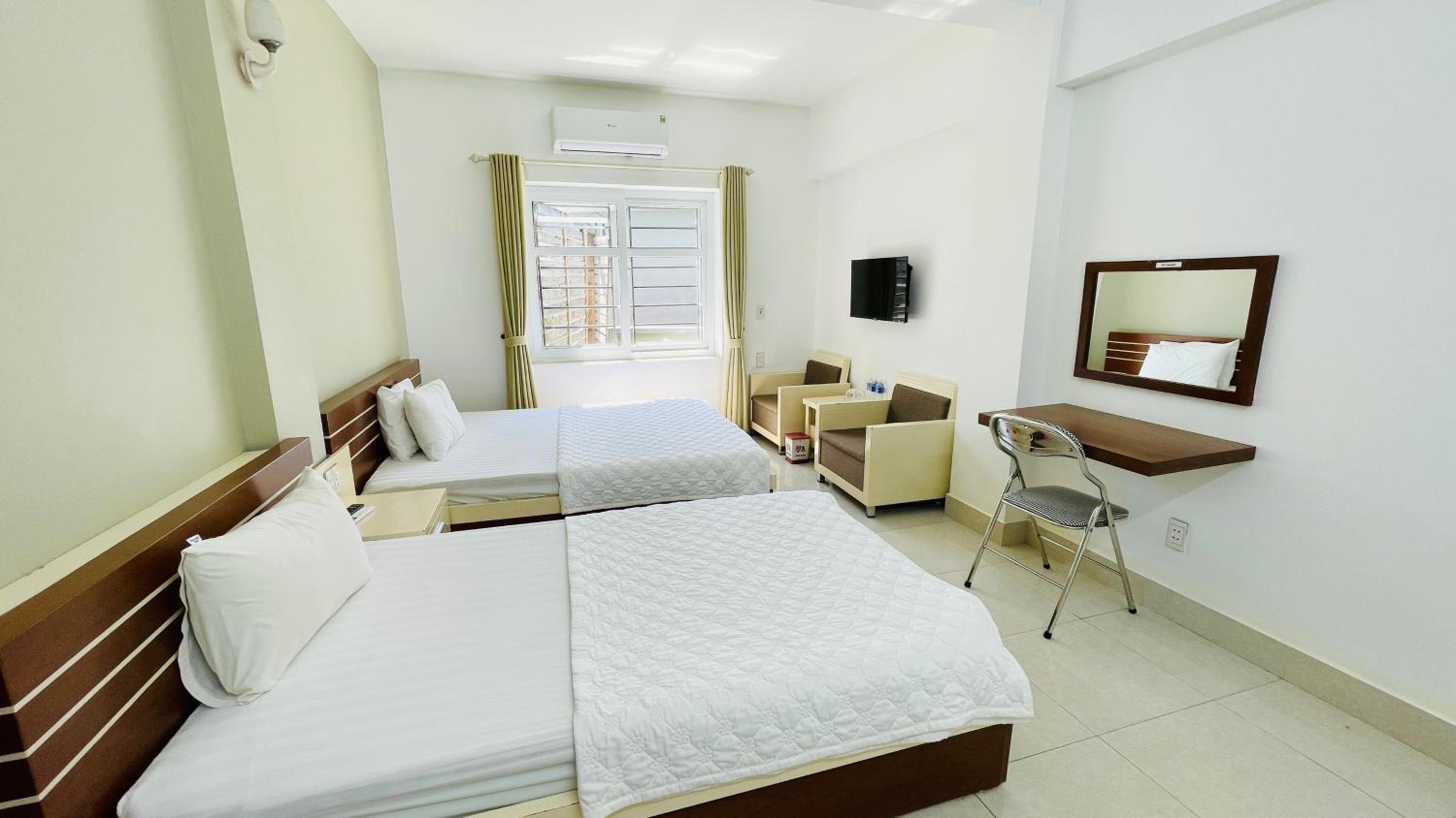 Economy Triple Room - Photo 3
