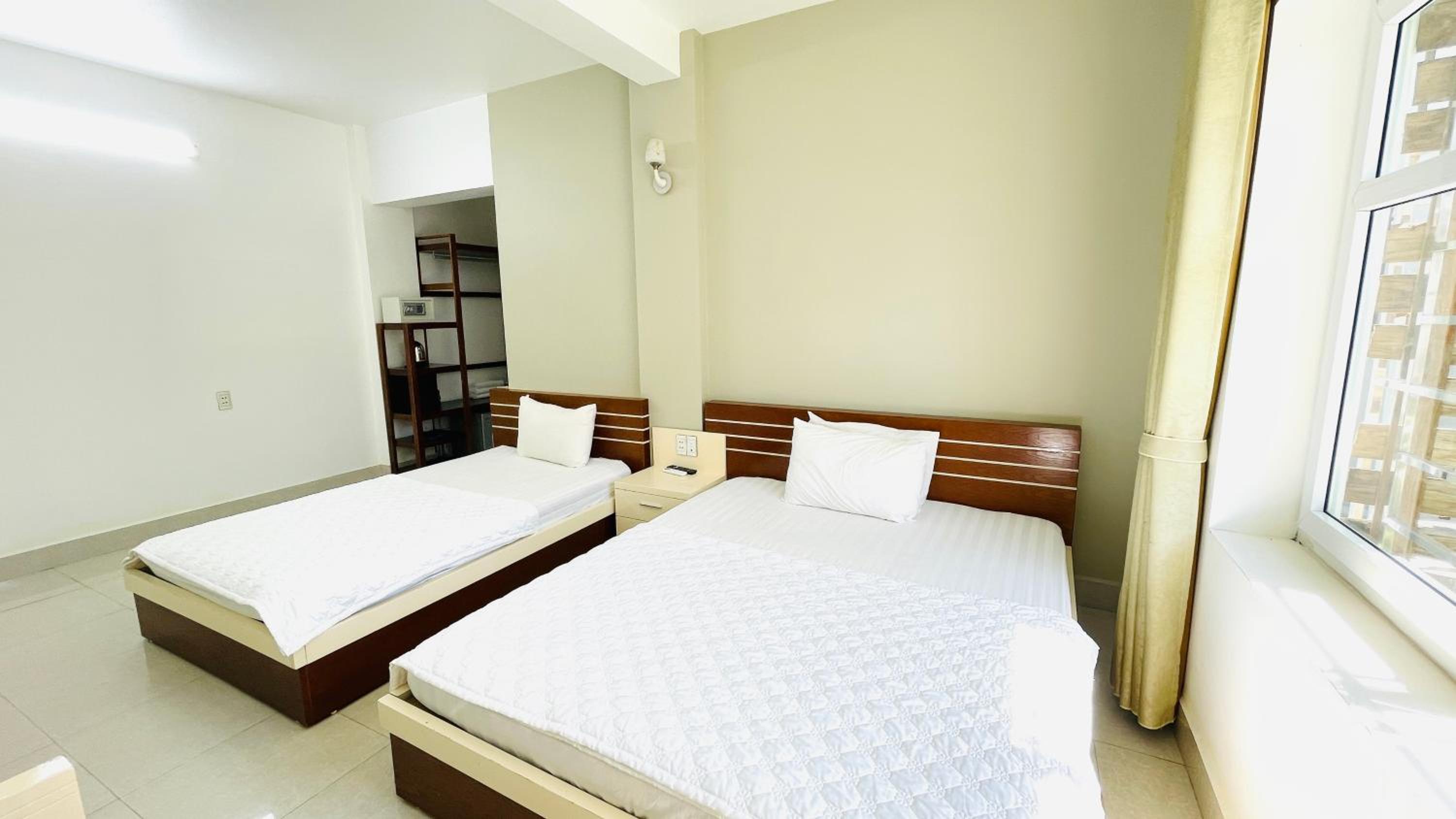 Economy Triple Room - Photo 7
