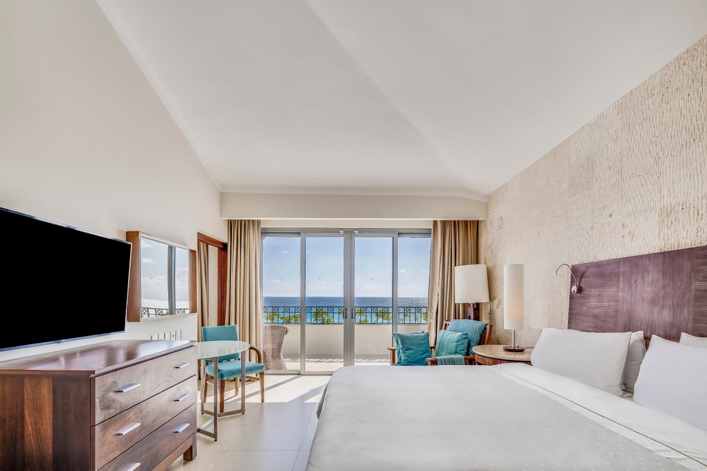 Serenity Ocean Front Suite, 1 King - Photo 1