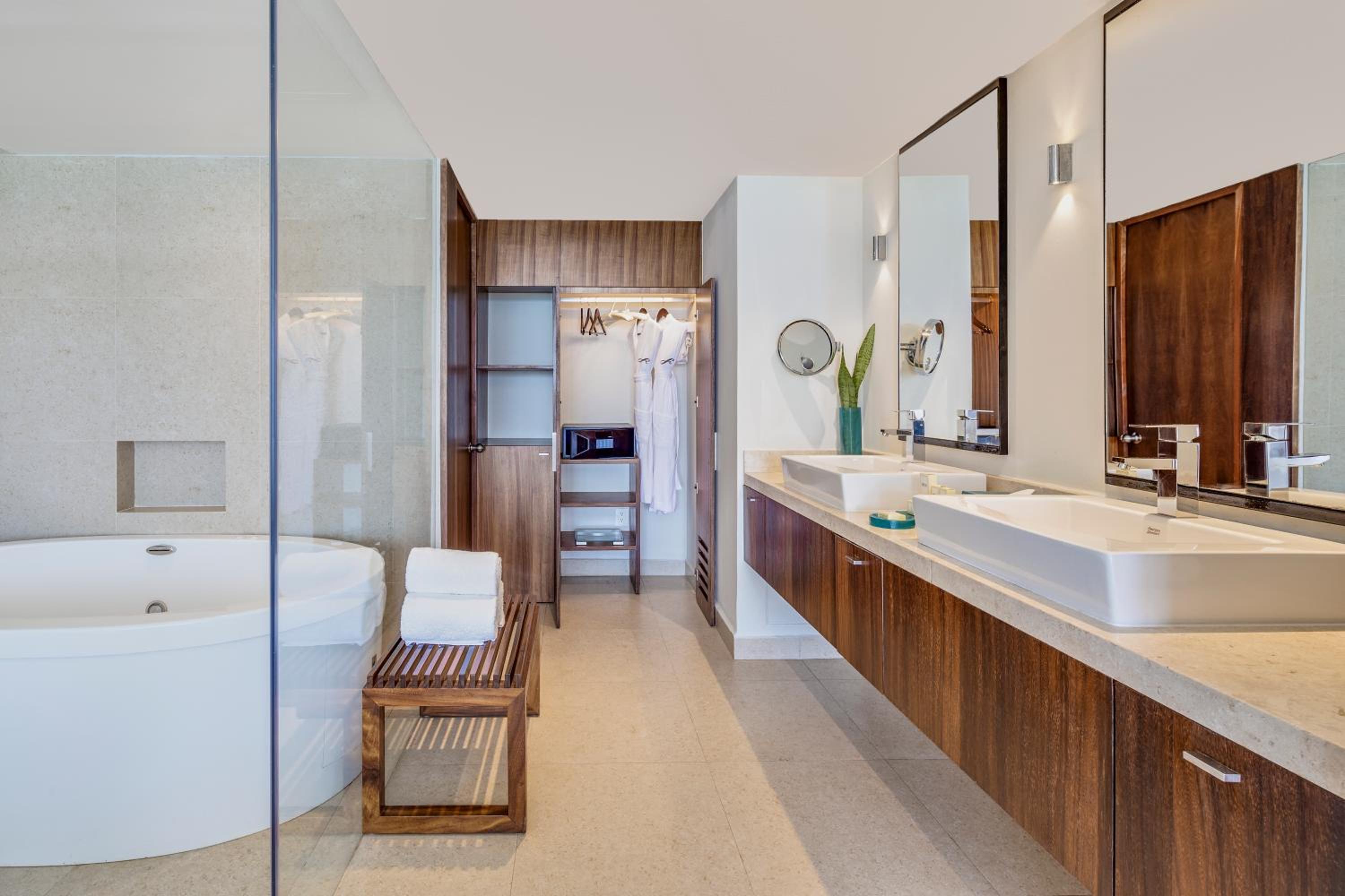 Serenity Ocean Front Suite, 1 King - Photo 3