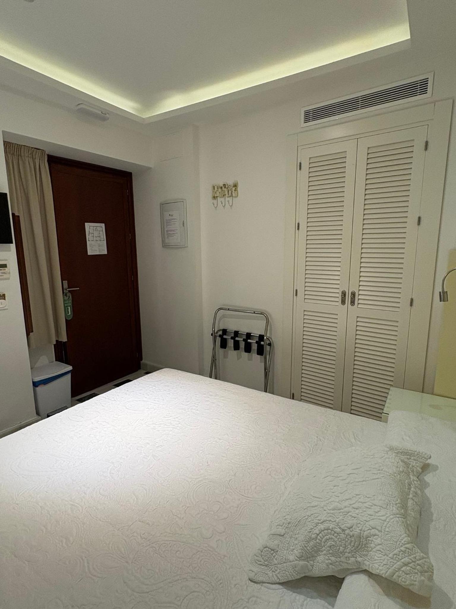 Single Room photo 3