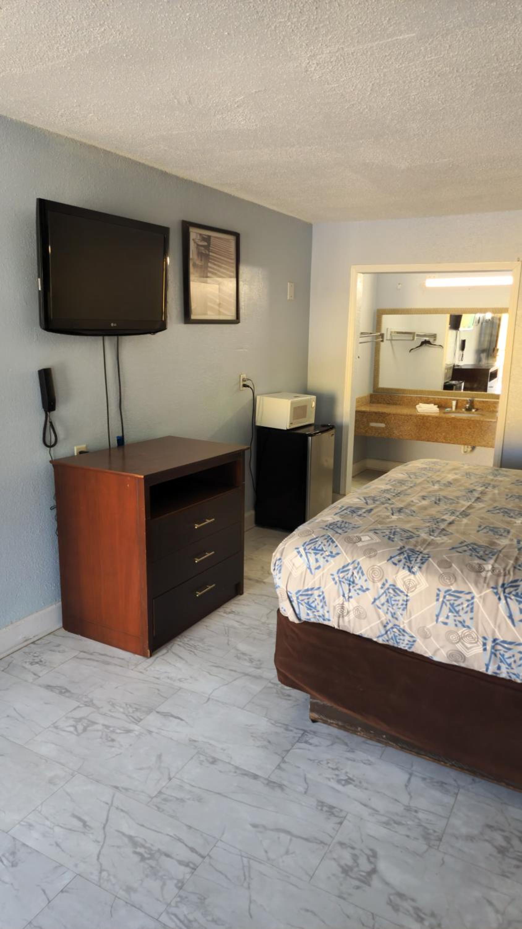 King Room - Non Smoking - Photo 4