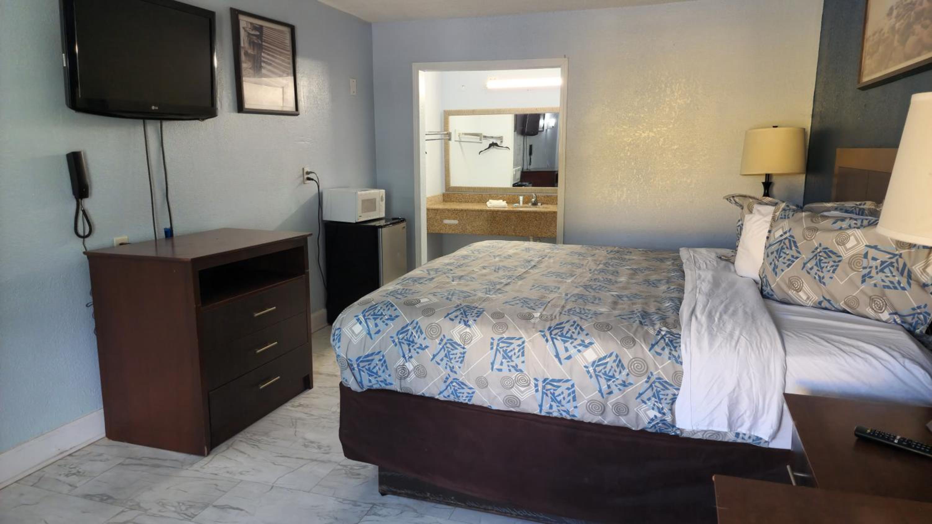 King Room - Non Smoking - Photo 1