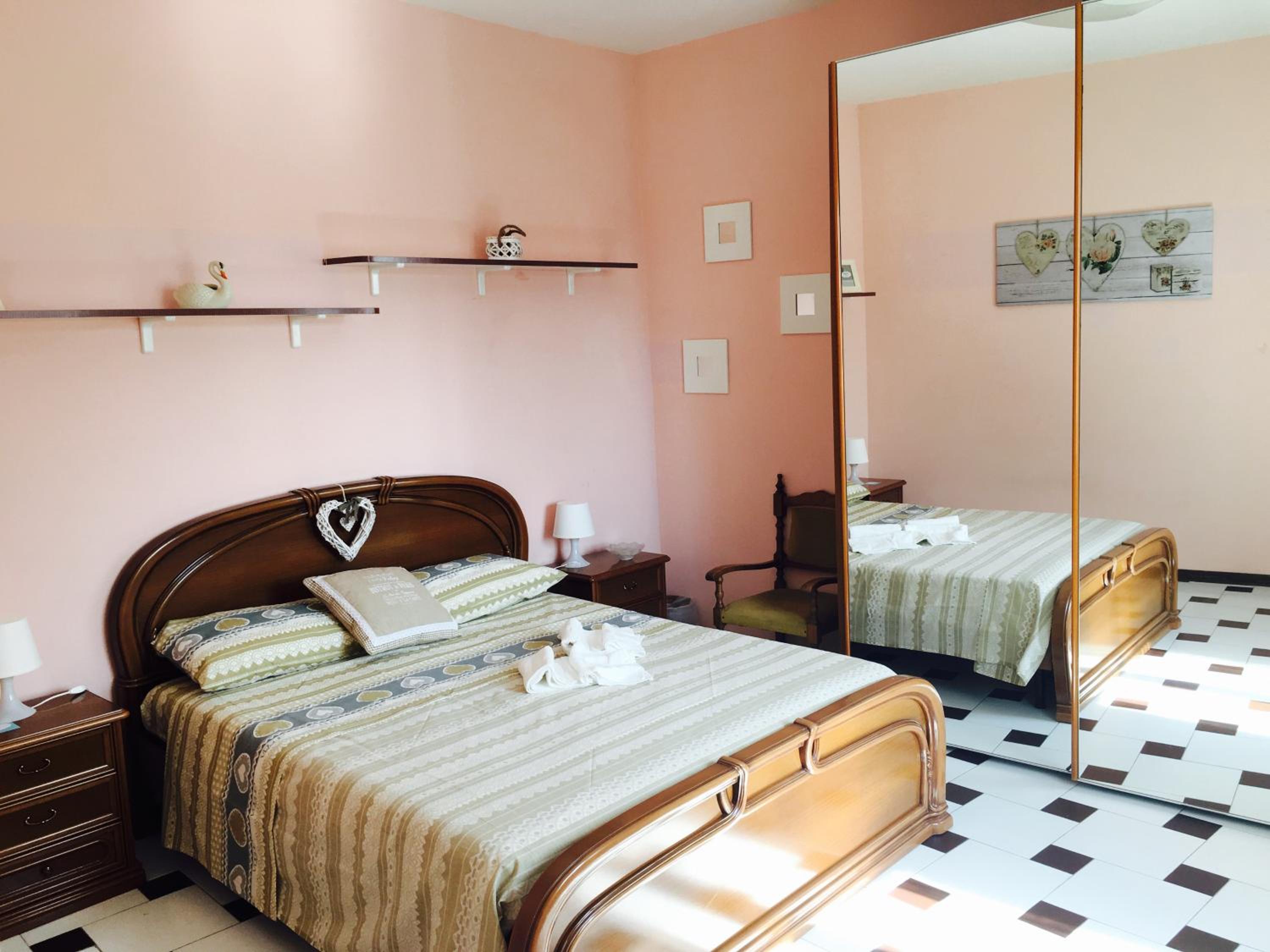 Double Room with Private Bathroom - Photo 6
