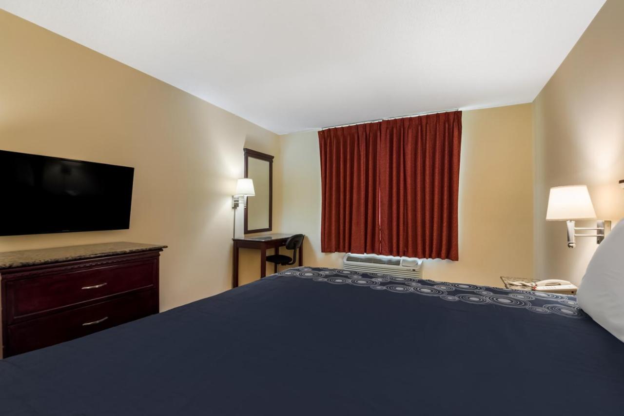 King Room - Accessible/Non-Smoking - Photo 3