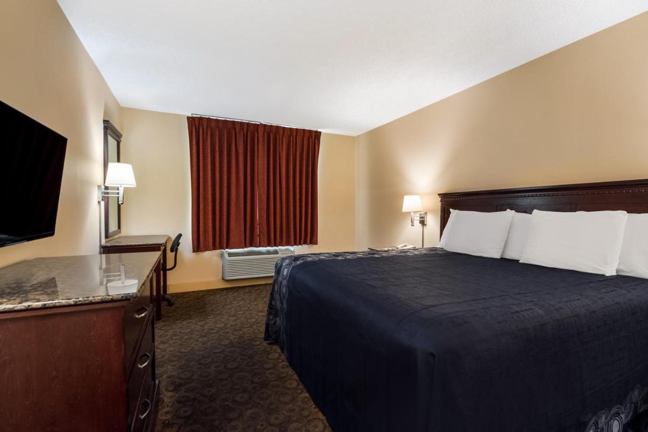 King Room - Accessible/Non-Smoking - Photo 4
