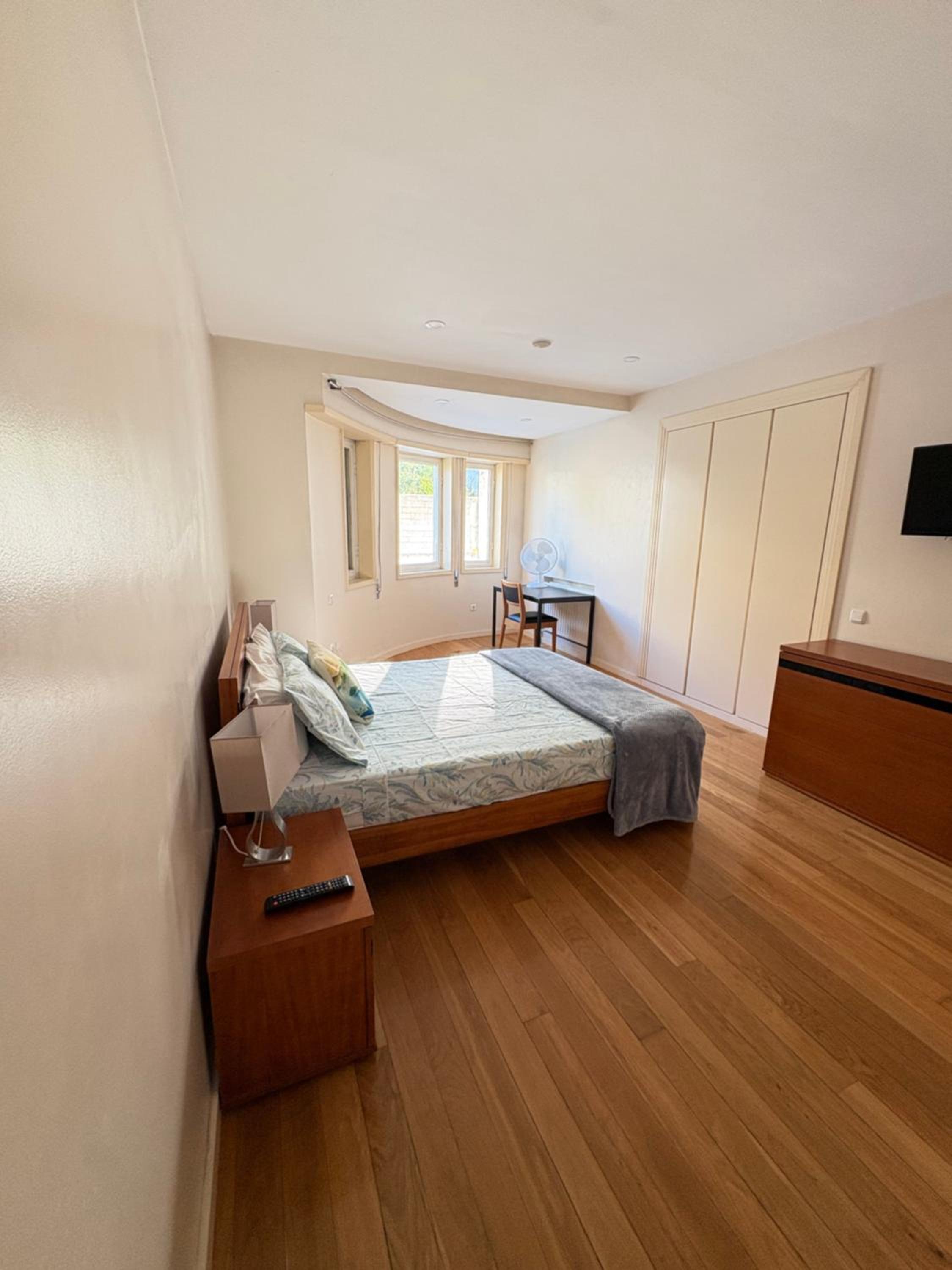 Deluxe Room (2 Adults + 1 Child)