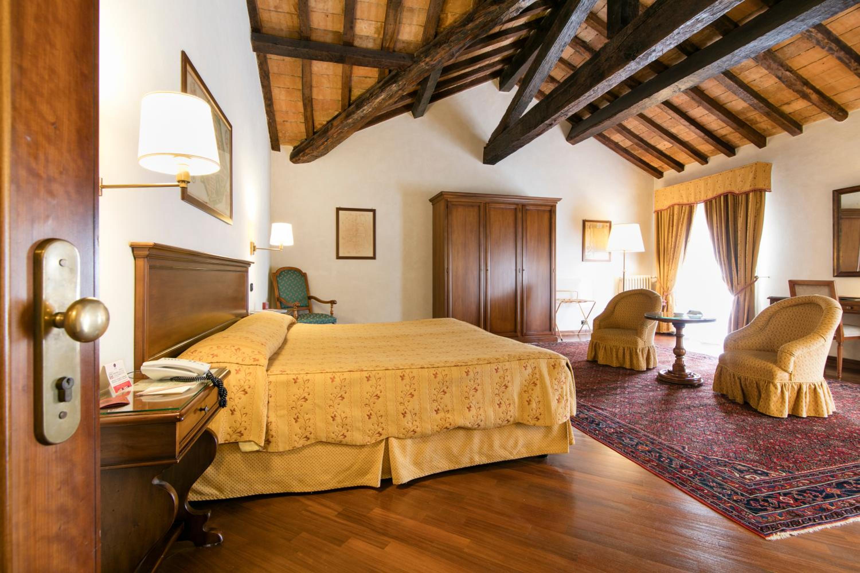 Deluxe Double Room photo 3