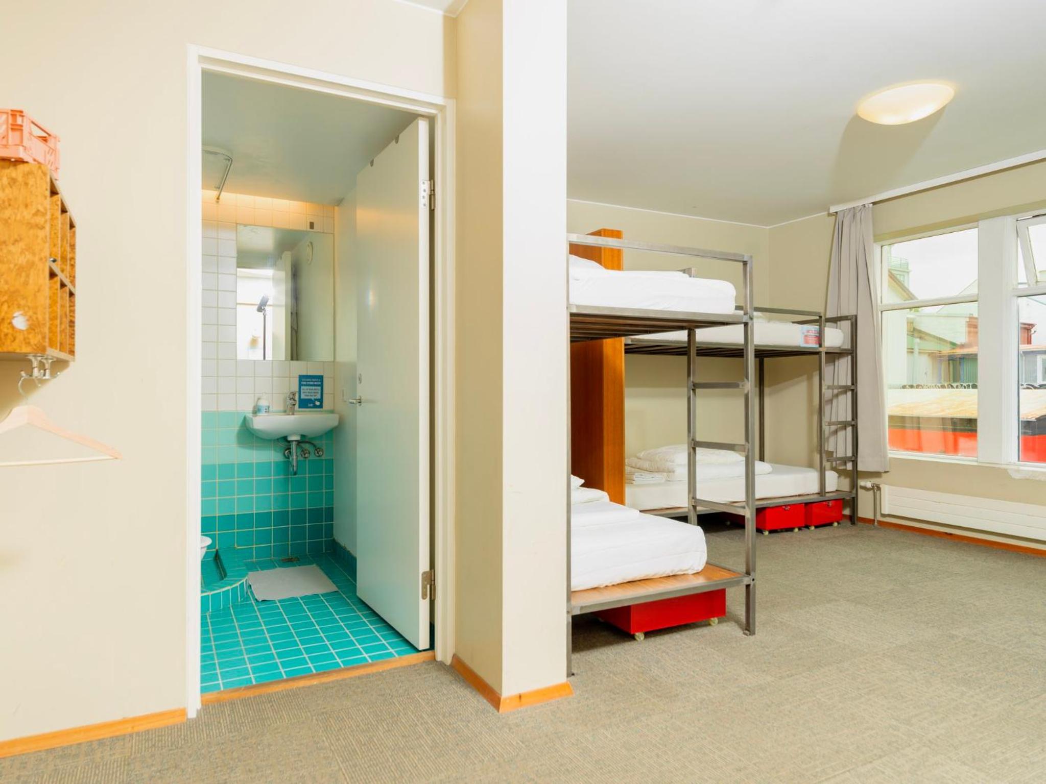 Single bed in 8-Bed MIXED Dorm with Private Bathroom photo 1