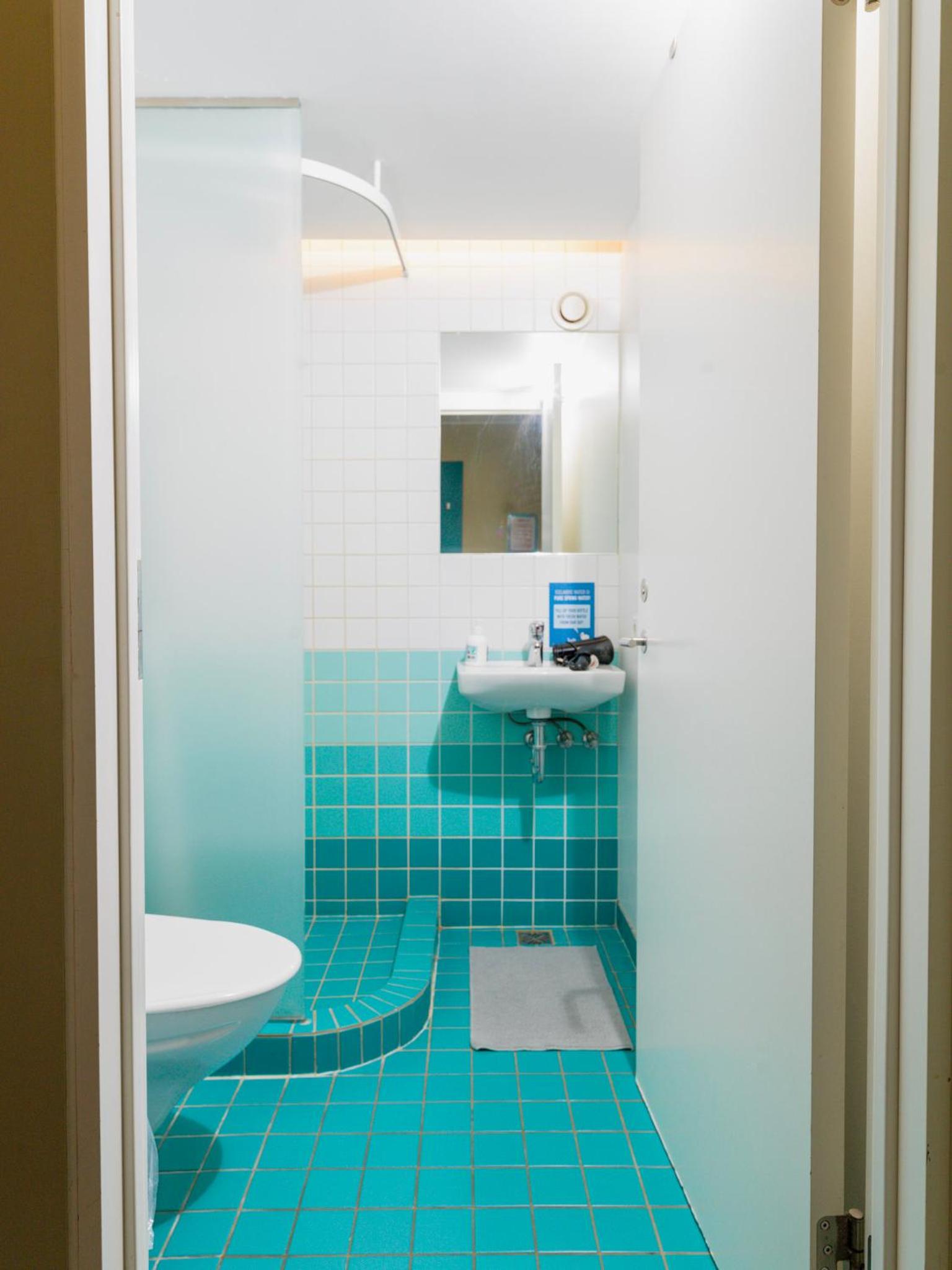 Twin Room with Private Bathroom photo 3