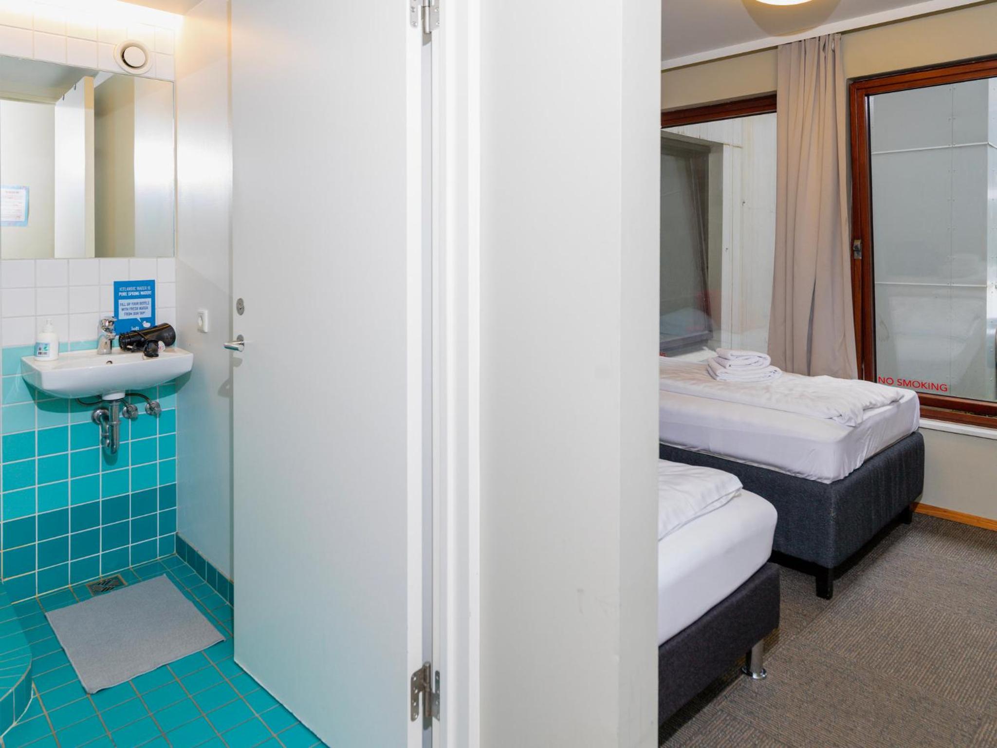 Twin Room with Private Bathroom photo 2